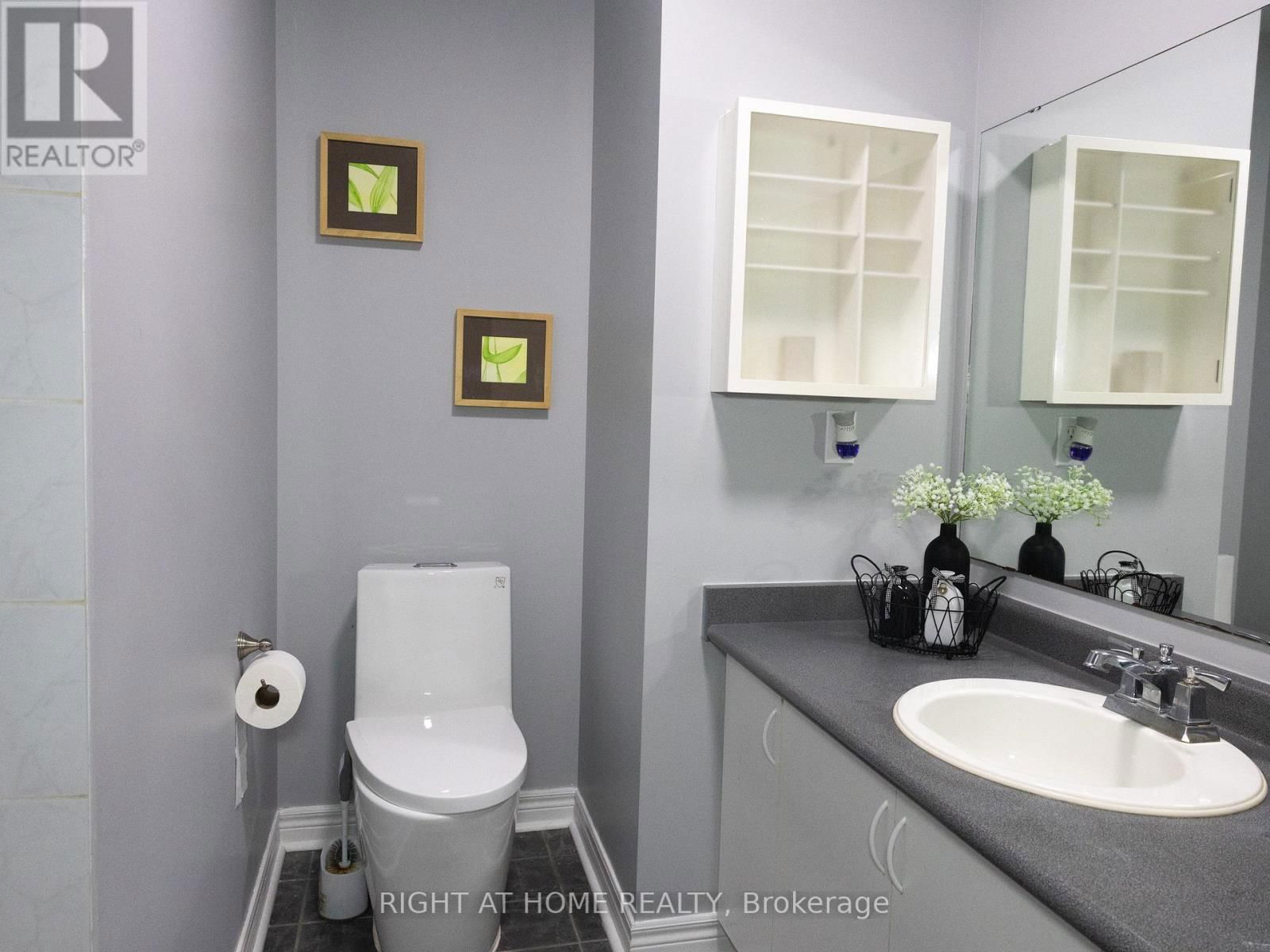 7031 GRAYDON COURT Image 22