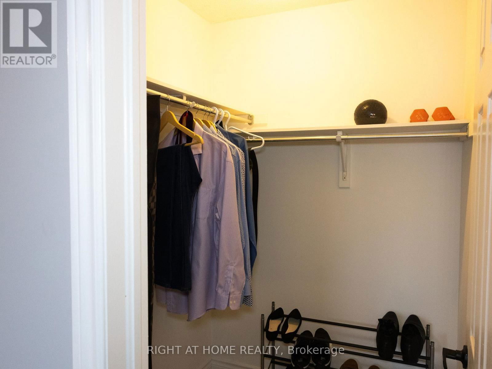 7031 GRAYDON COURT Image 23