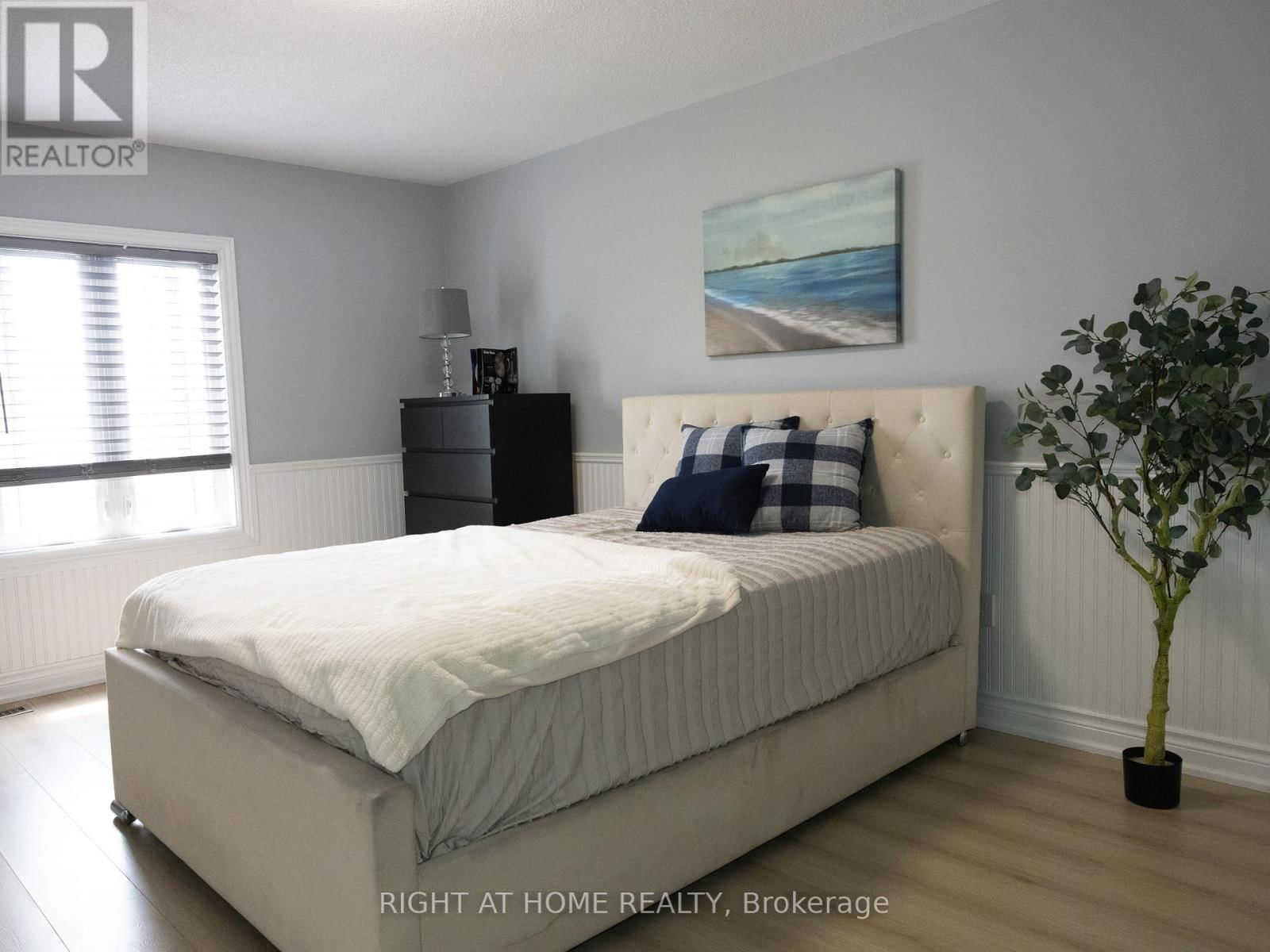 7031 GRAYDON COURT Image 24