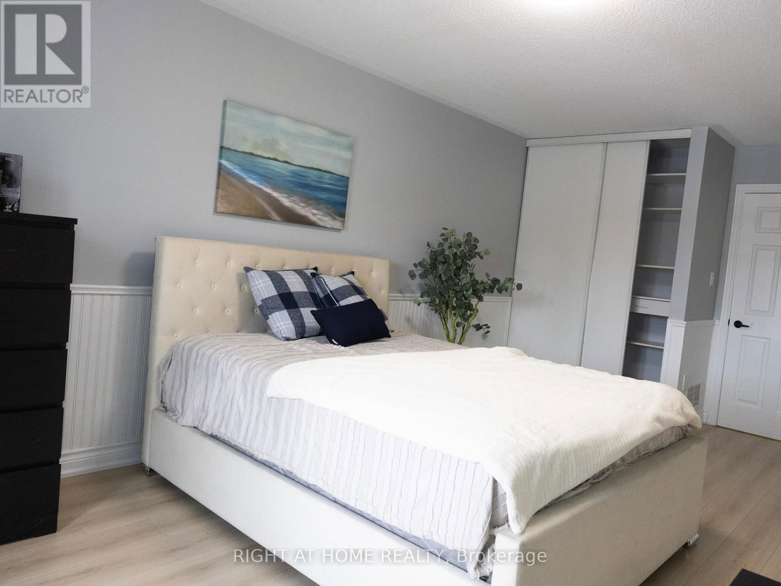 7031 GRAYDON COURT Image 25