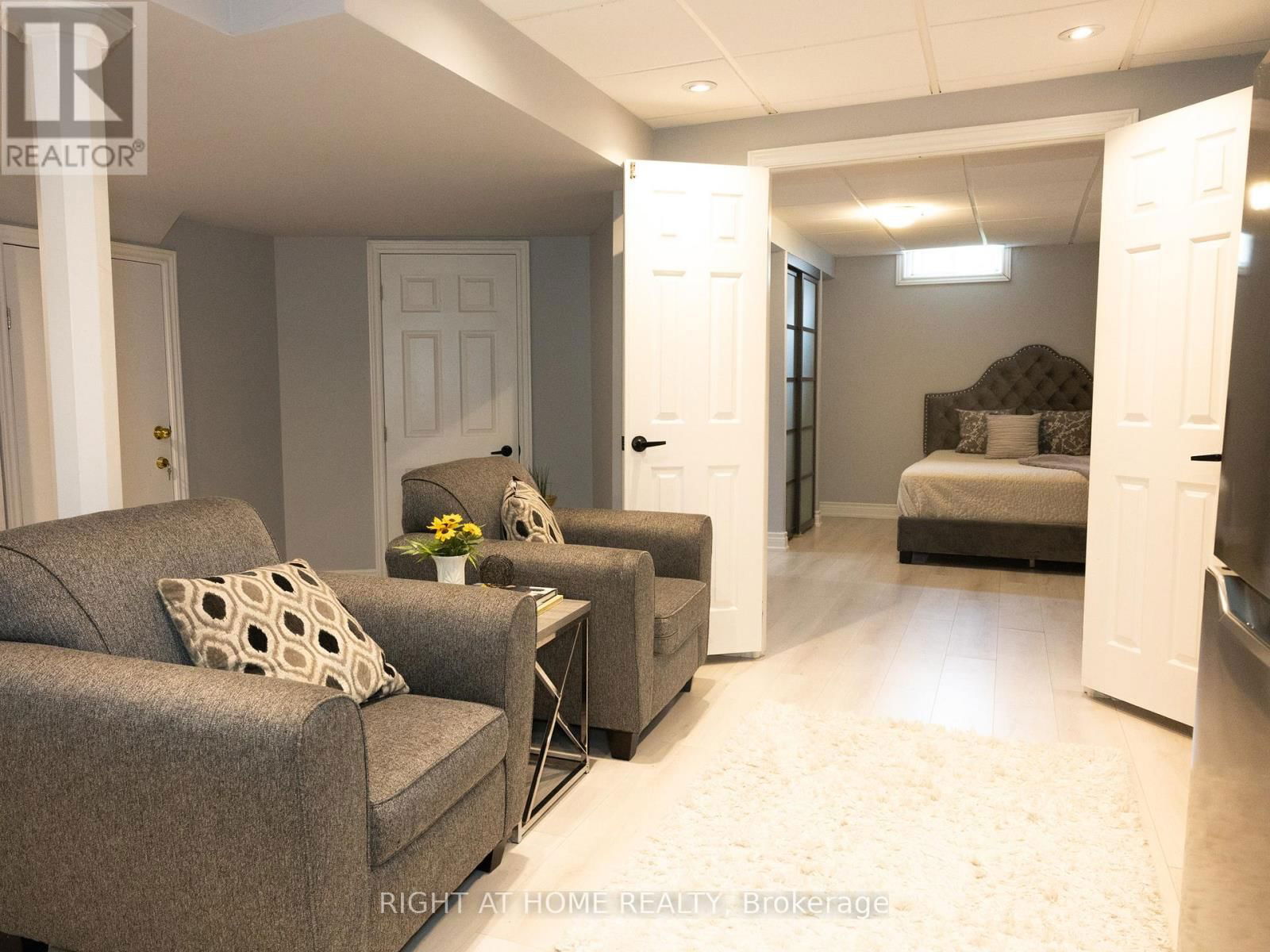 7031 GRAYDON COURT Image 29
