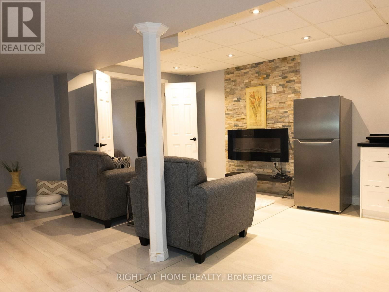 7031 GRAYDON COURT Image 30