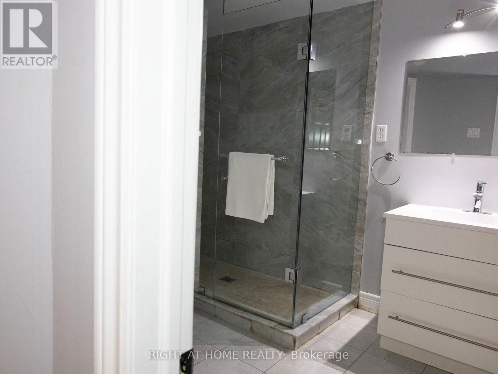7031 GRAYDON COURT Image 35