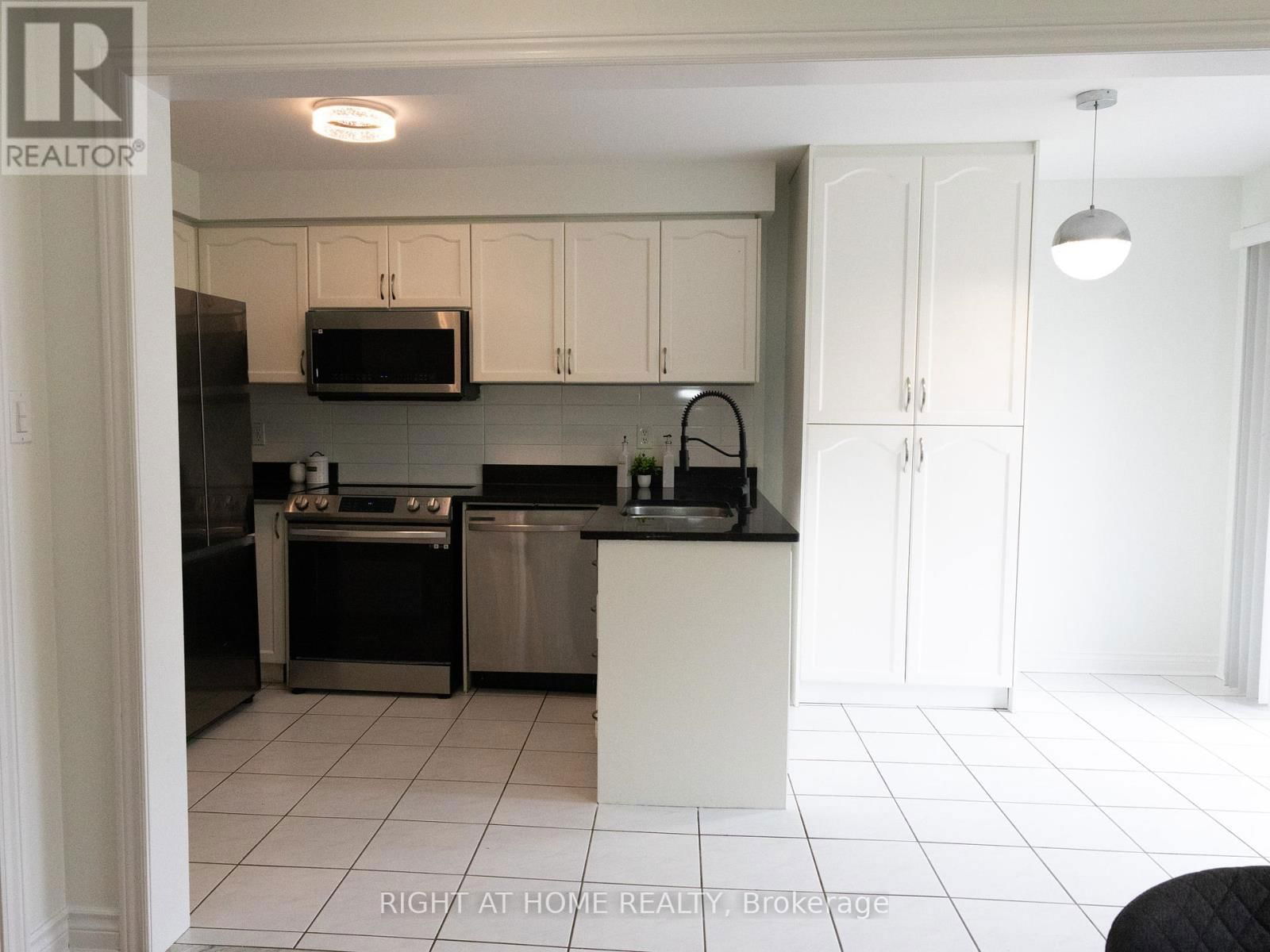 7031 GRAYDON COURT Image 9