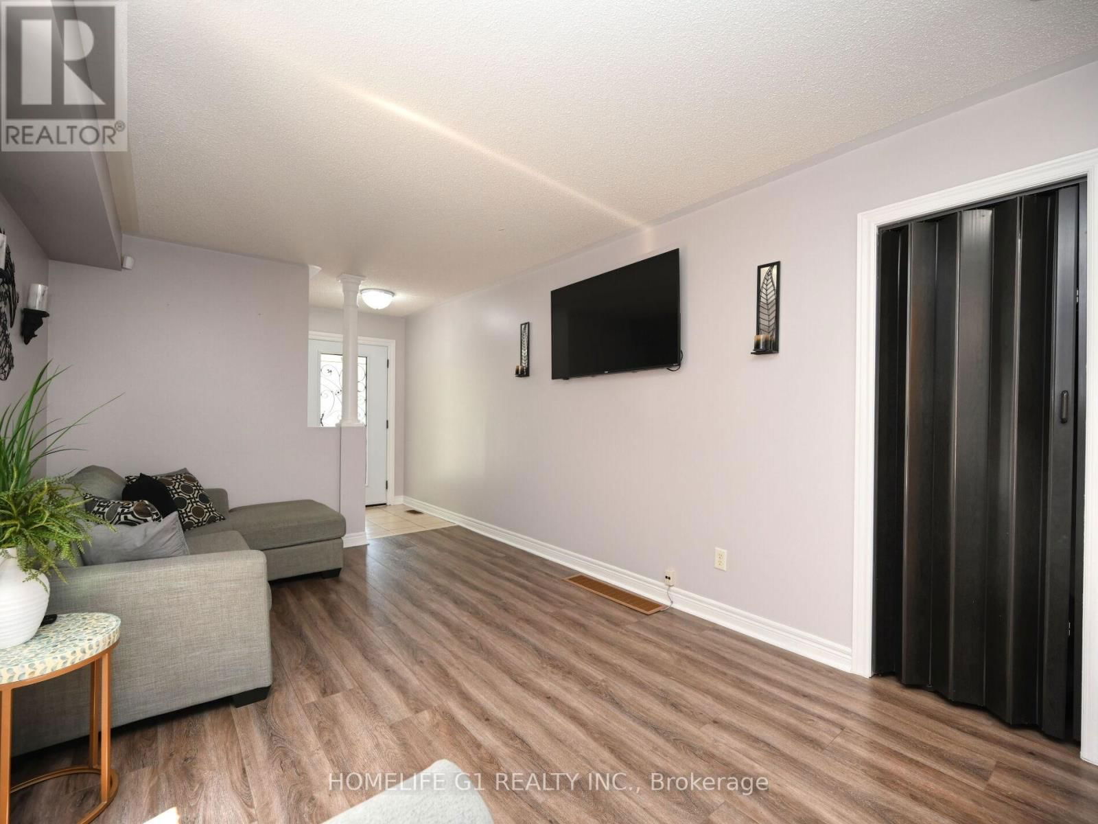 8 RIDGEMORE CRESCENT Image 10