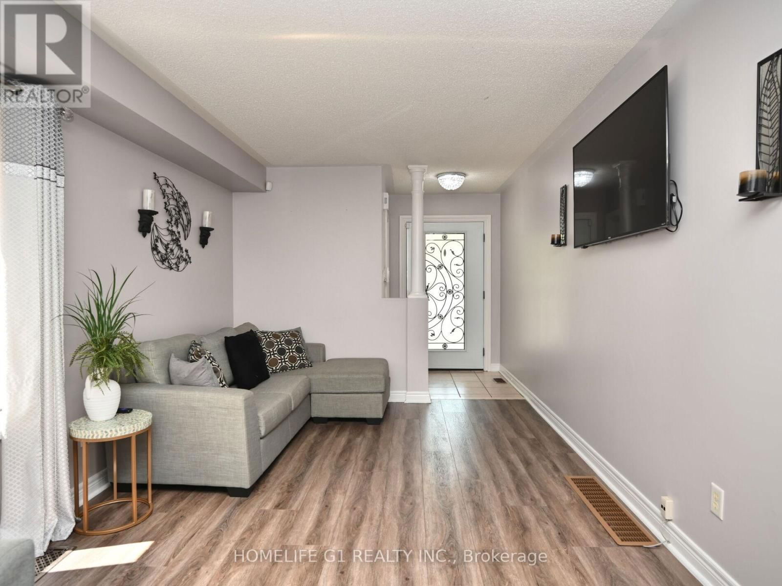 8 RIDGEMORE CRESCENT Image 11