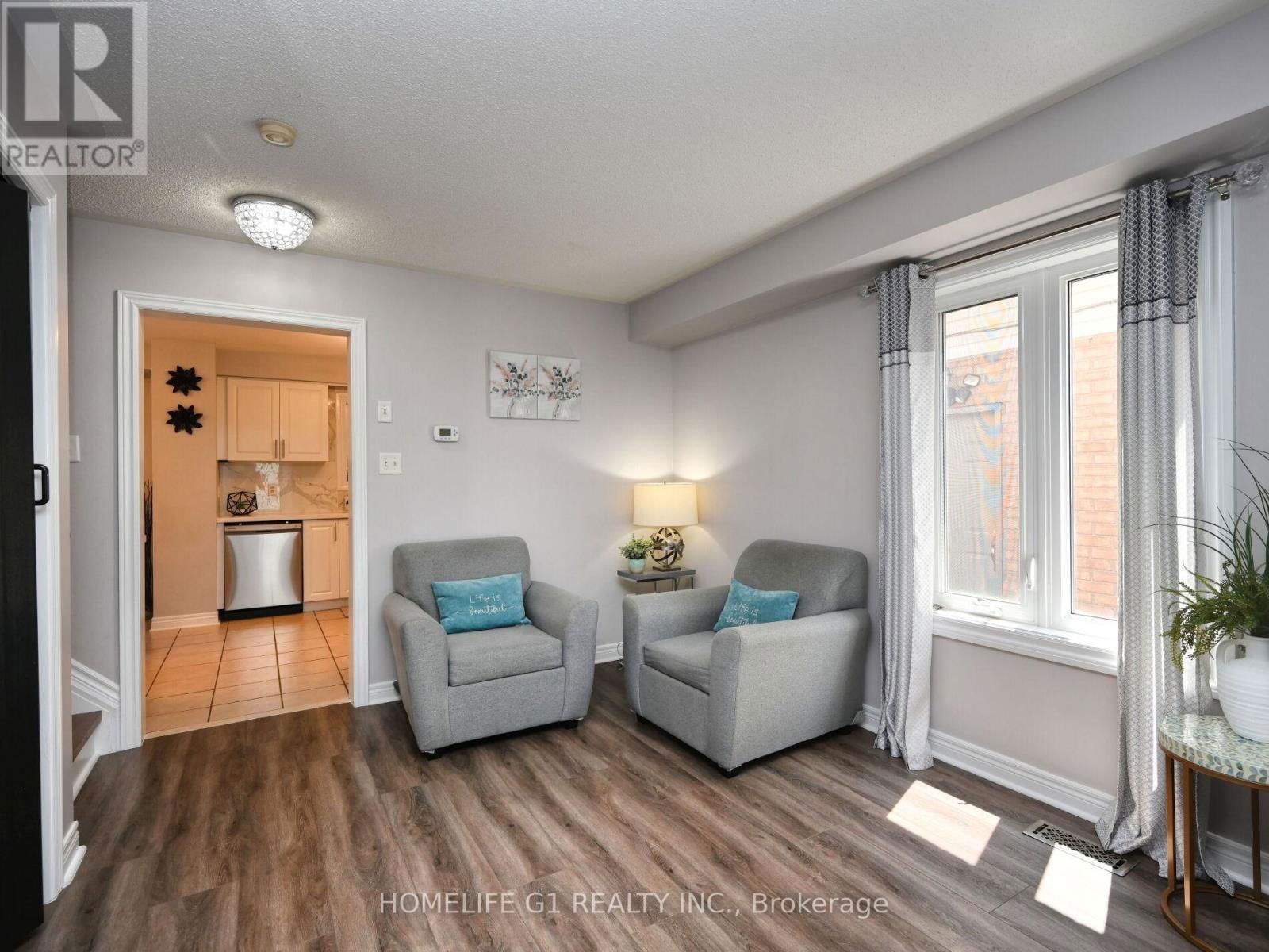 8 RIDGEMORE CRESCENT Image 12