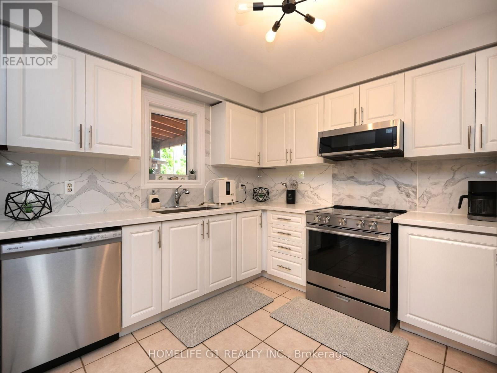 8 RIDGEMORE CRESCENT Image 15