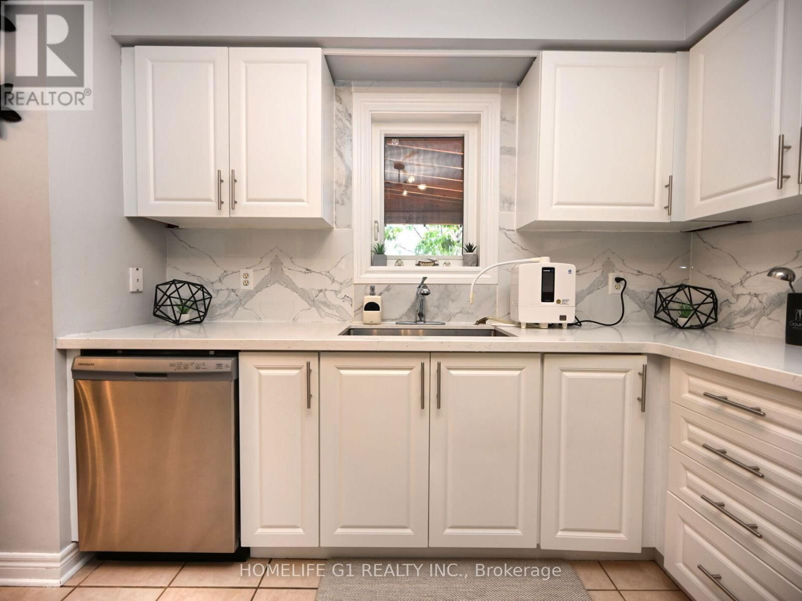 8 RIDGEMORE CRESCENT Image 16