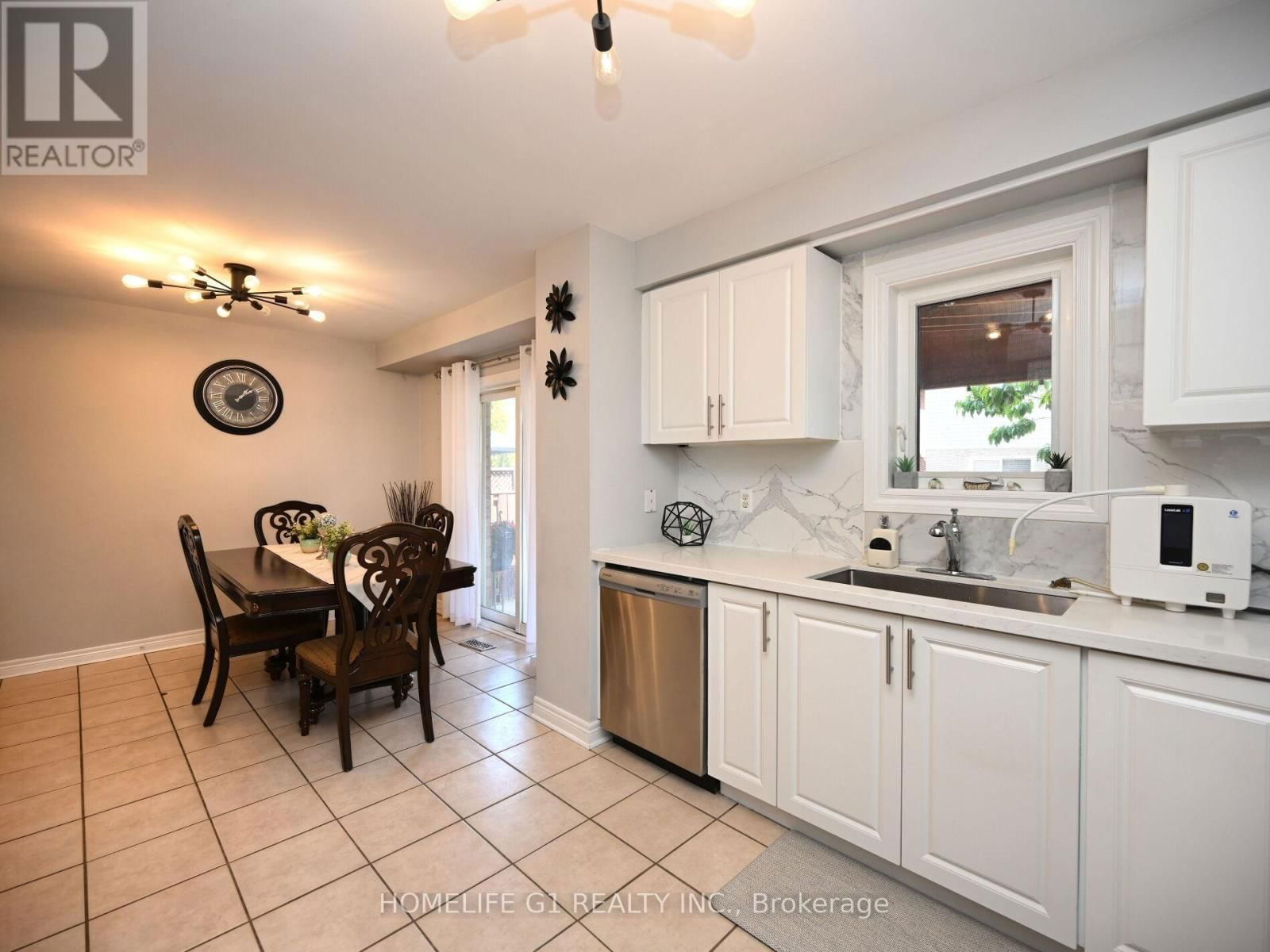 8 RIDGEMORE CRESCENT Image 17