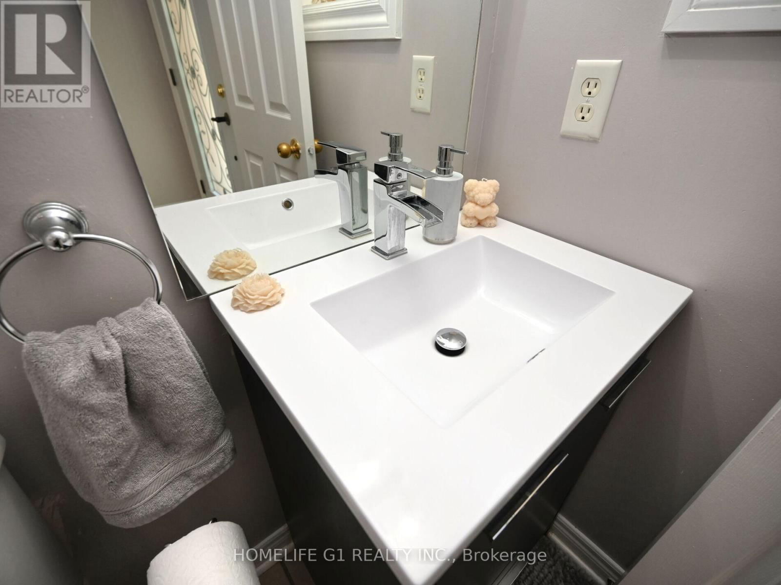 8 RIDGEMORE CRESCENT Image 24