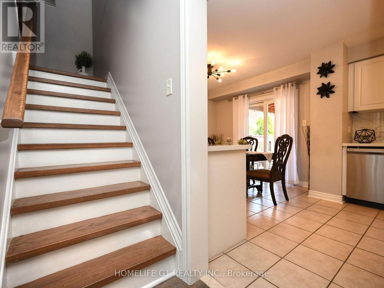 8 RIDGEMORE CRESCENT Image 25