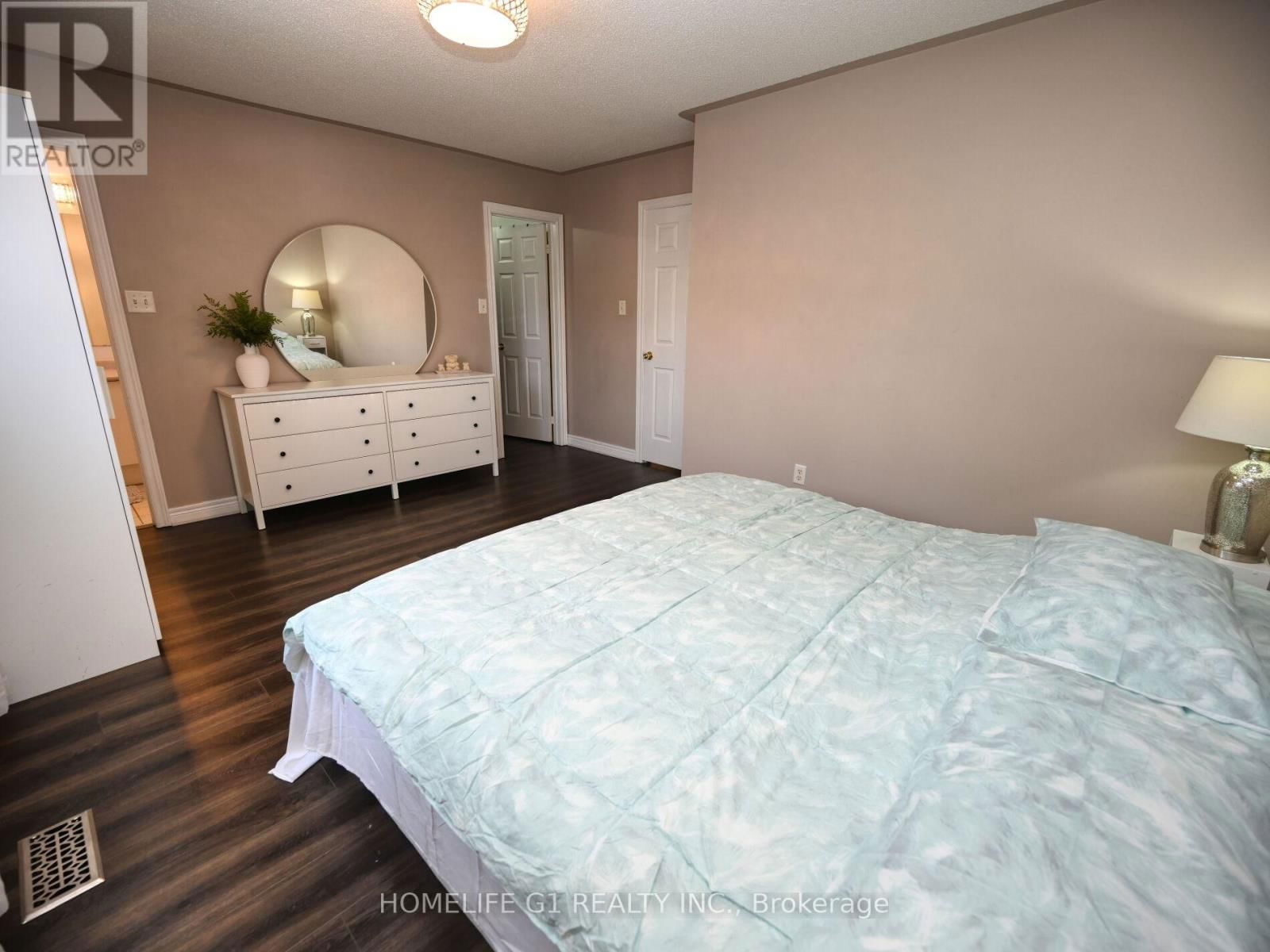 8 RIDGEMORE CRESCENT Image 28