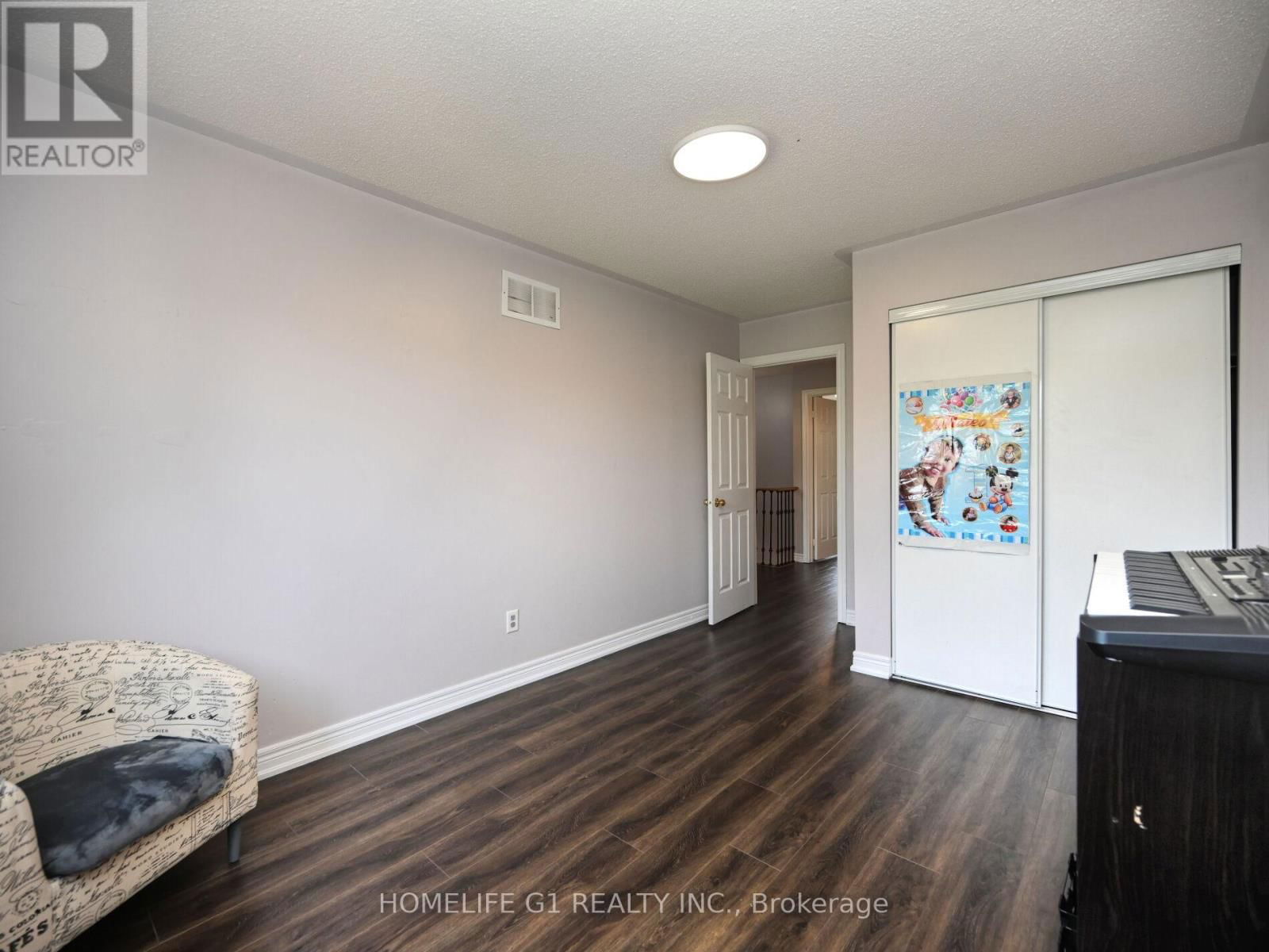 8 RIDGEMORE CRESCENT Image 36
