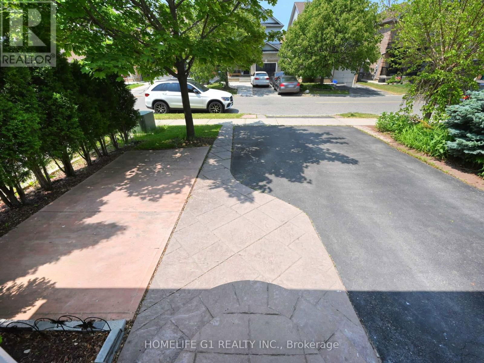 8 RIDGEMORE CRESCENT Image 4