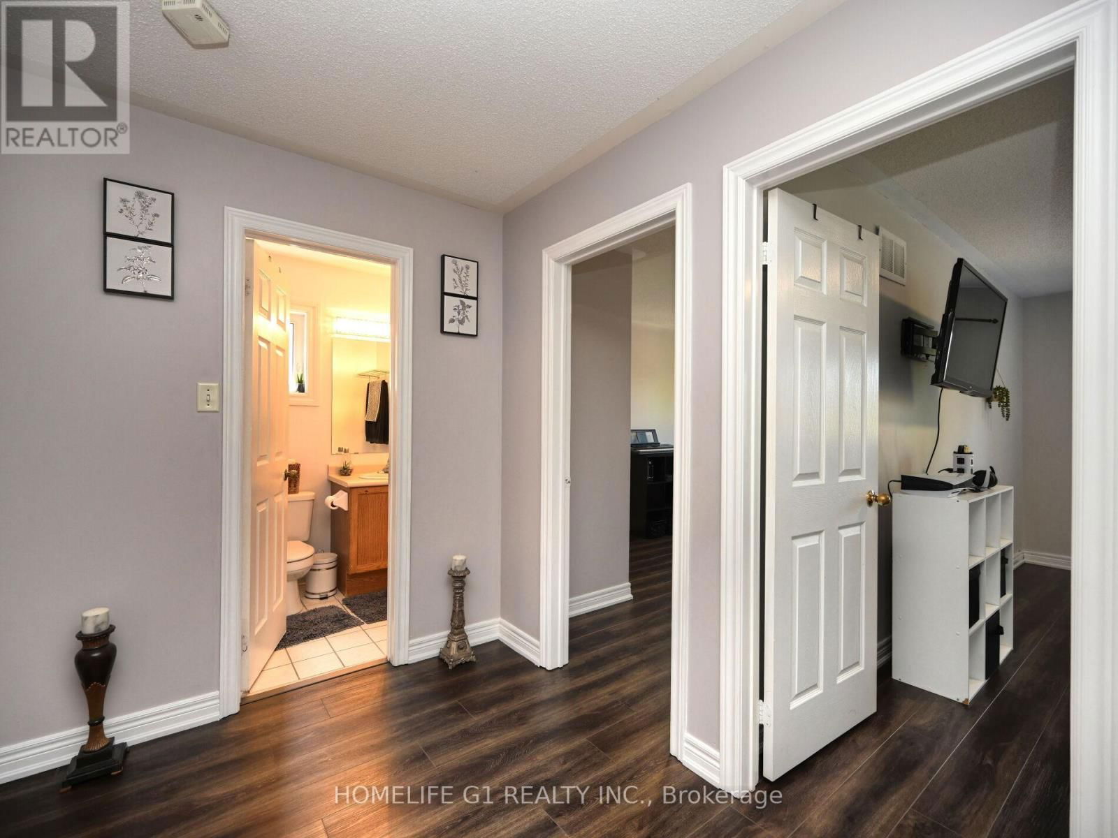 8 RIDGEMORE CRESCENT Image 40