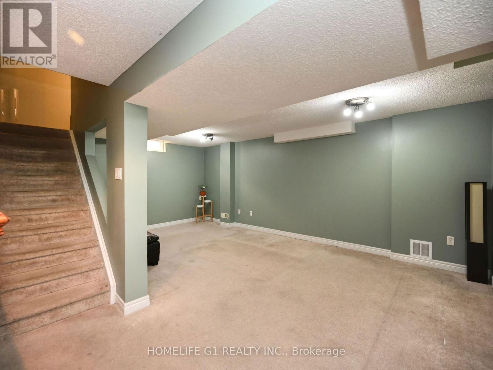 8 RIDGEMORE CRESCENT Image 41