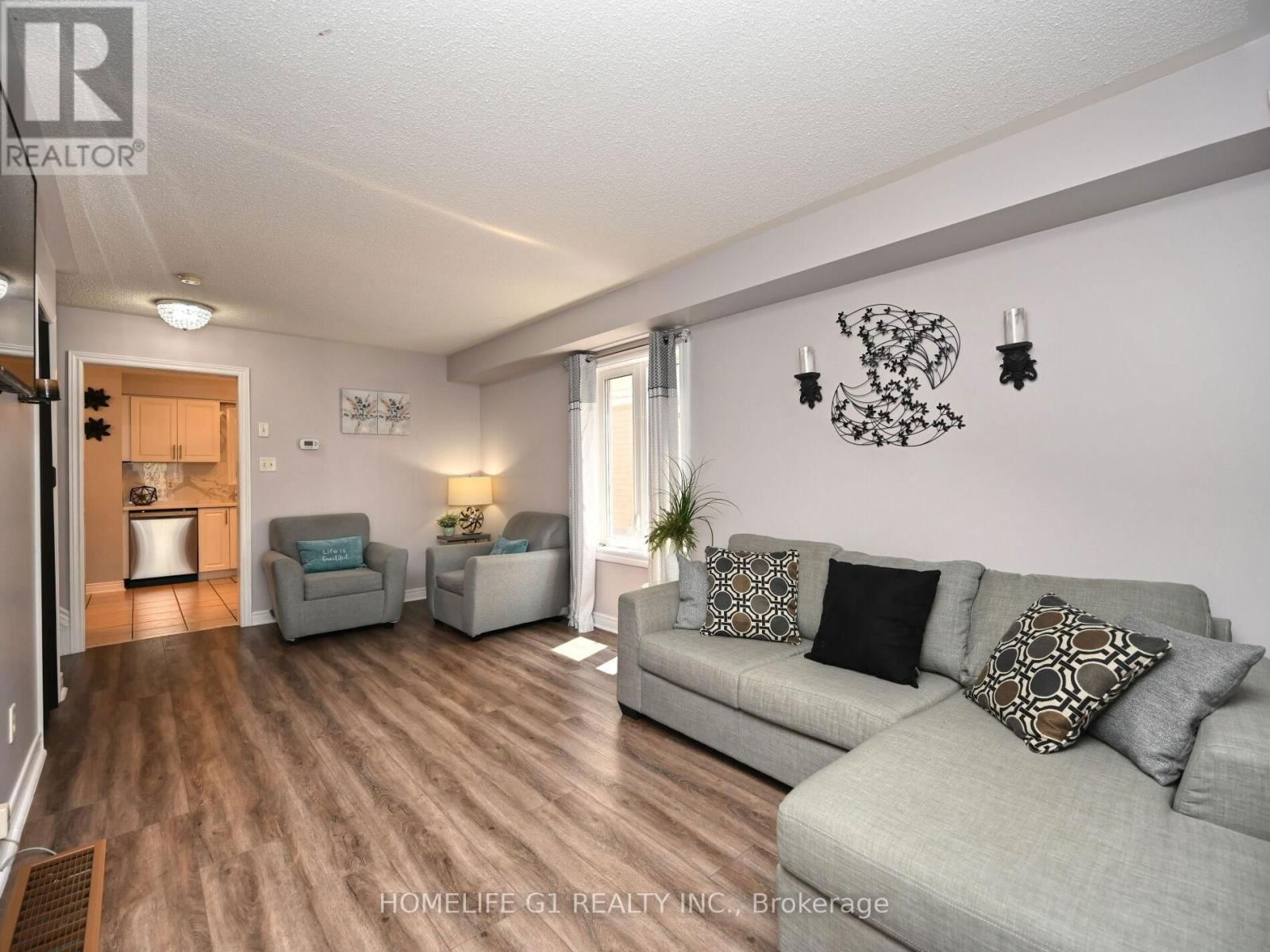 8 RIDGEMORE CRESCENT Image 7