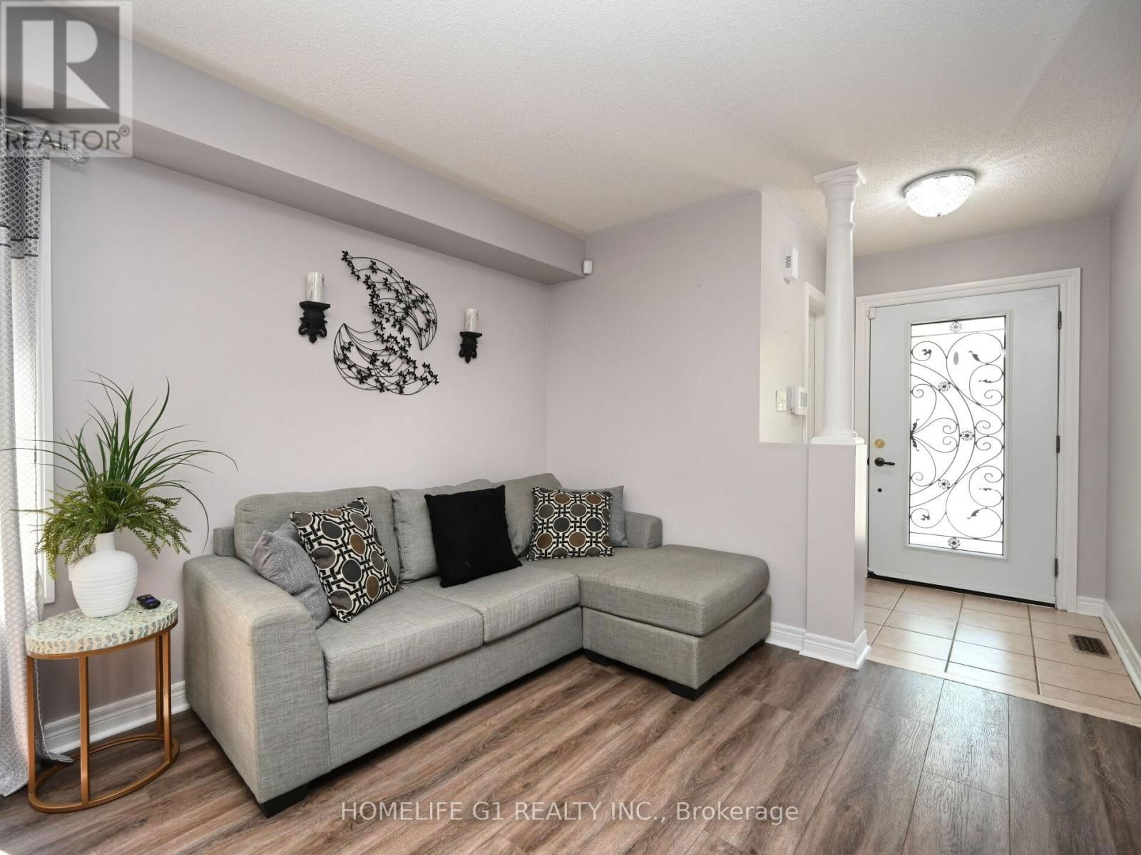 8 RIDGEMORE CRESCENT Image 9
