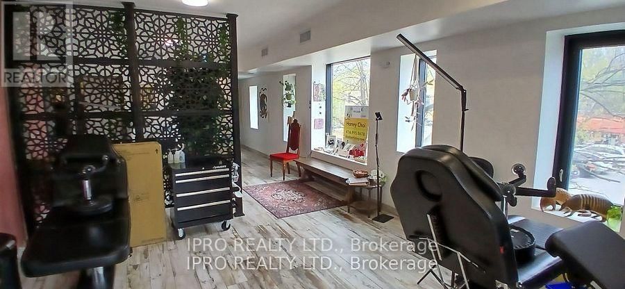 2 - 798 BLOOR STREET WEST Image 12