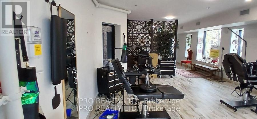 2 - 798 BLOOR STREET WEST Image 13