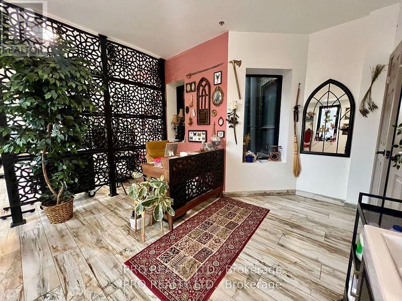 2 - 798 BLOOR STREET WEST Image 3
