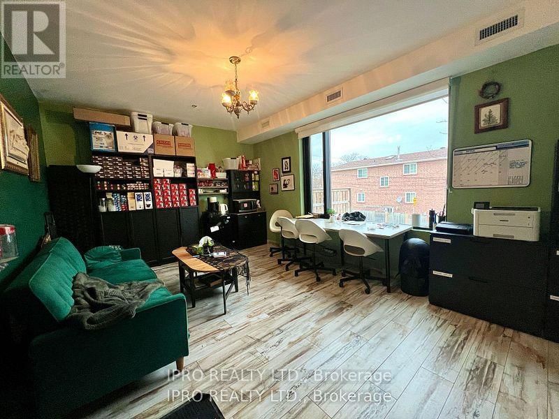 2 - 798 BLOOR STREET WEST Image 4