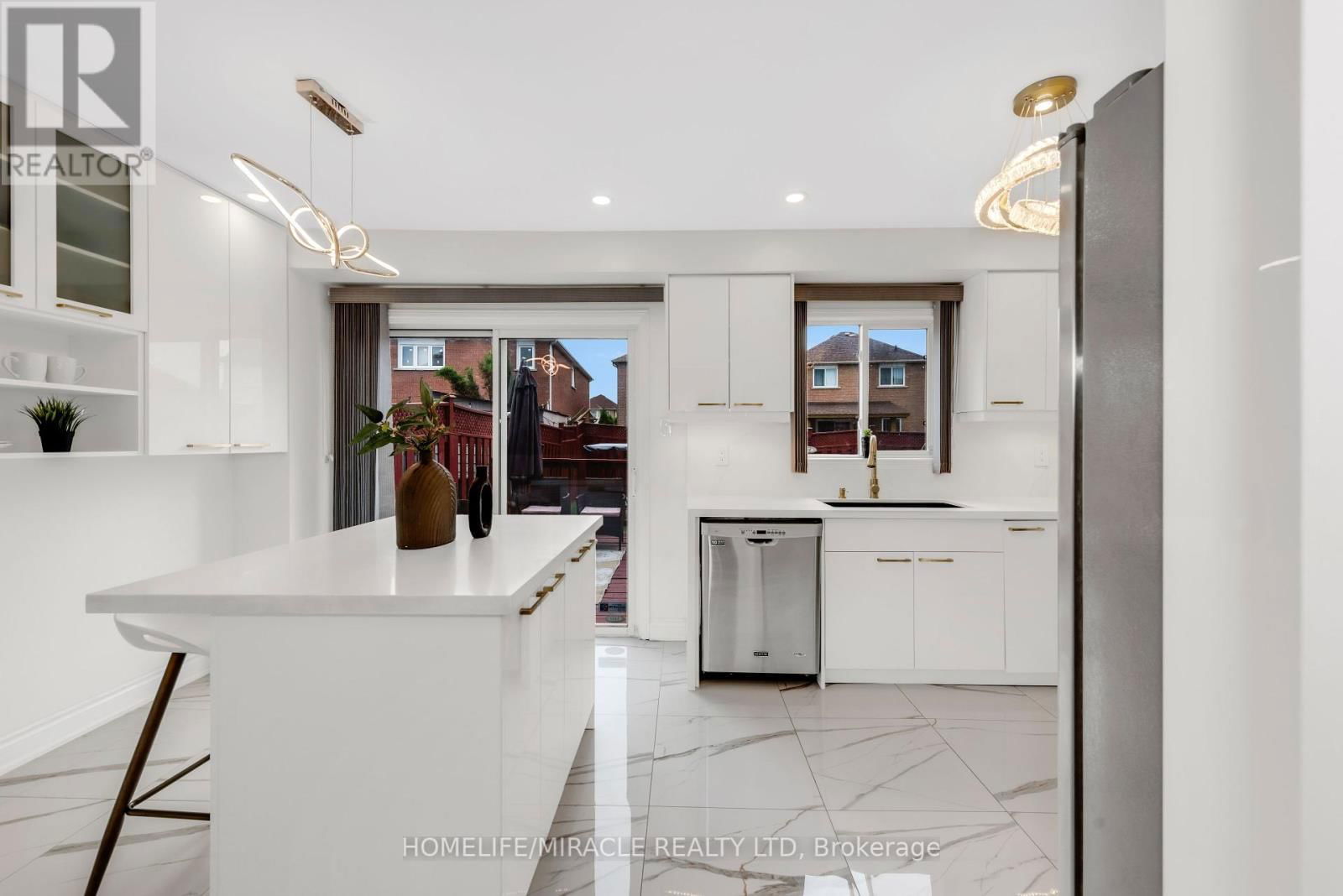 68 CARRIE CRESCENT Image 12