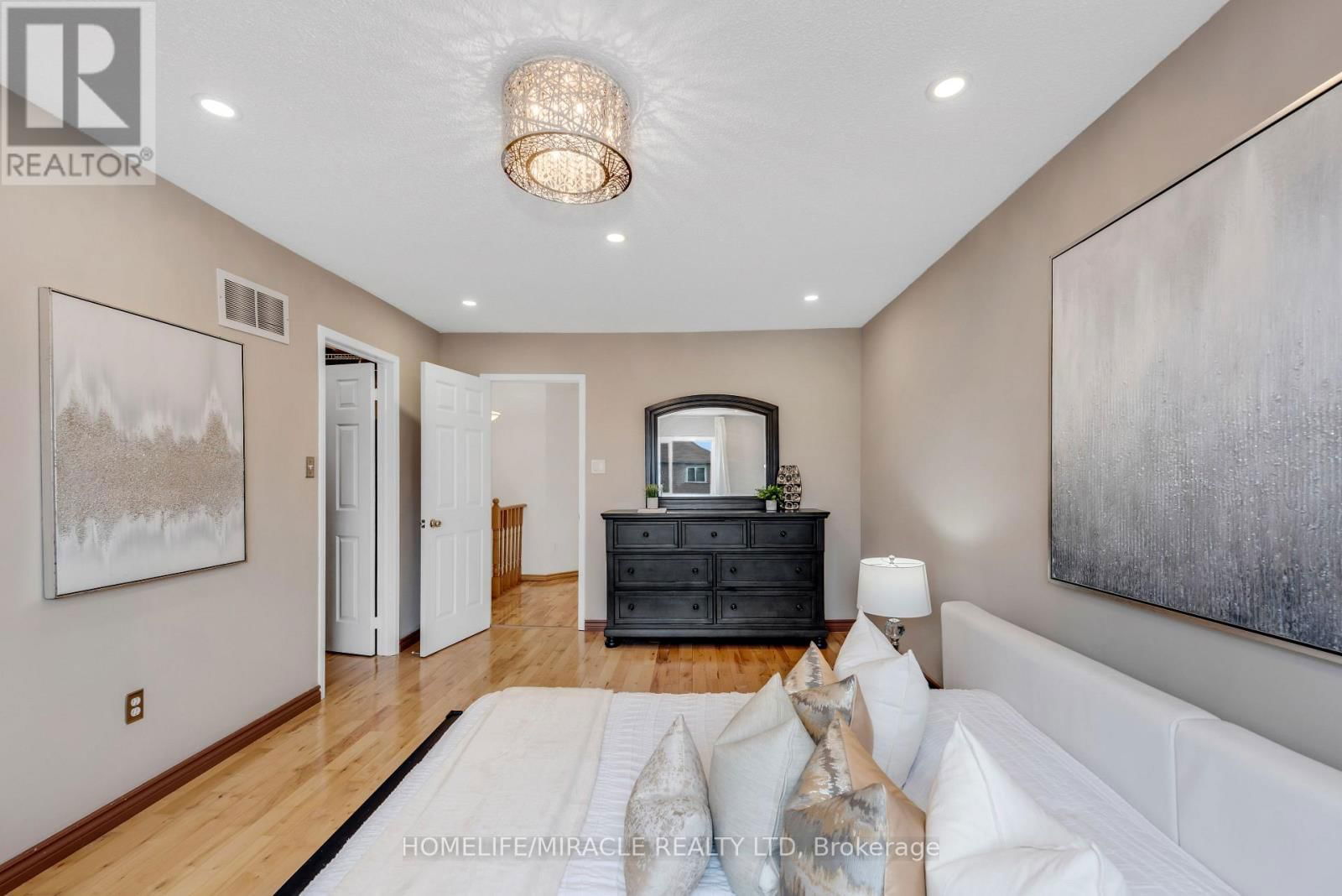68 CARRIE CRESCENT Image 31