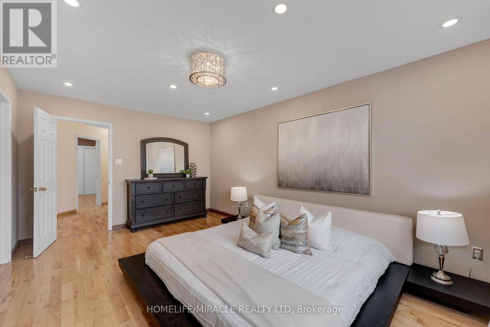 68 CARRIE CRESCENT Image 32