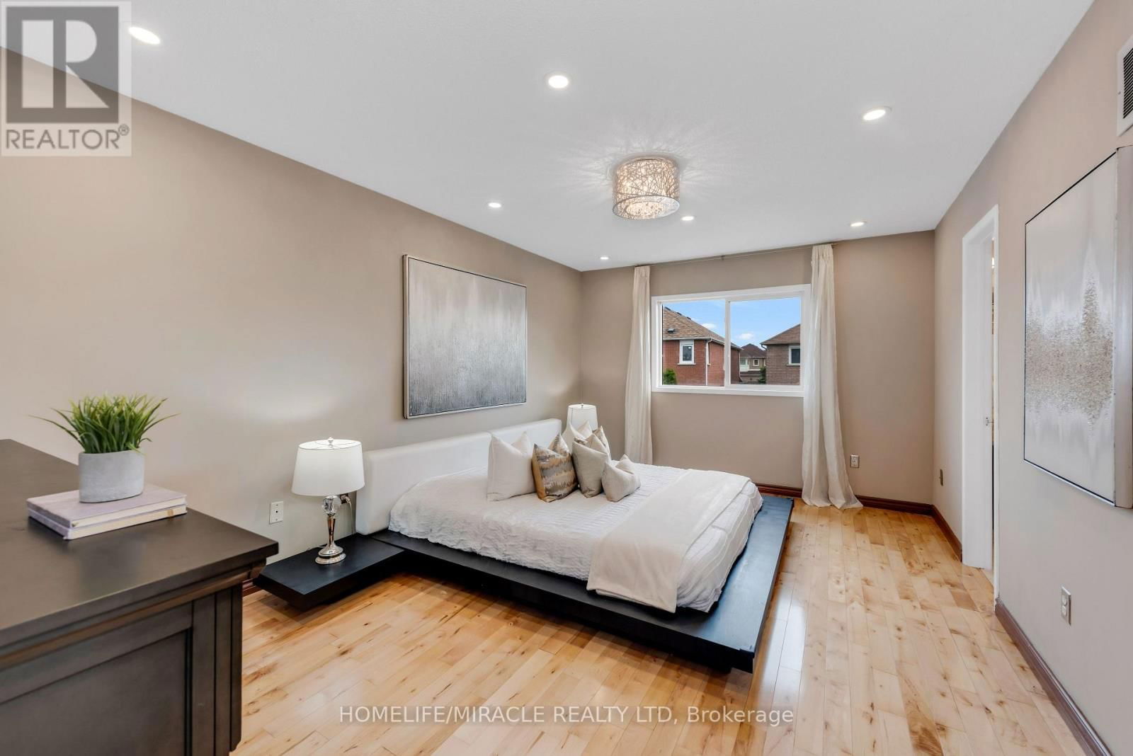 68 CARRIE CRESCENT Image 33
