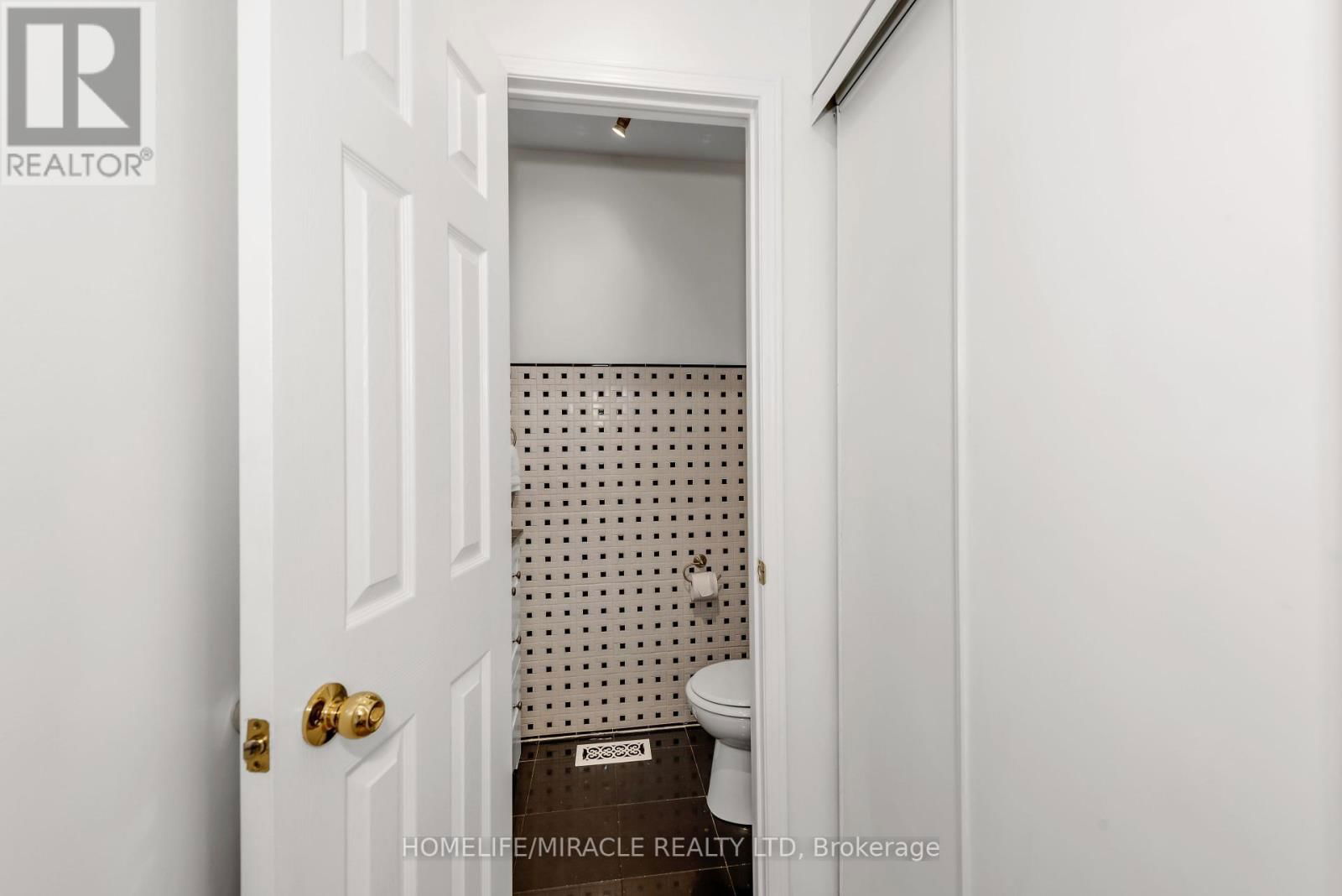 68 CARRIE CRESCENT Image 35
