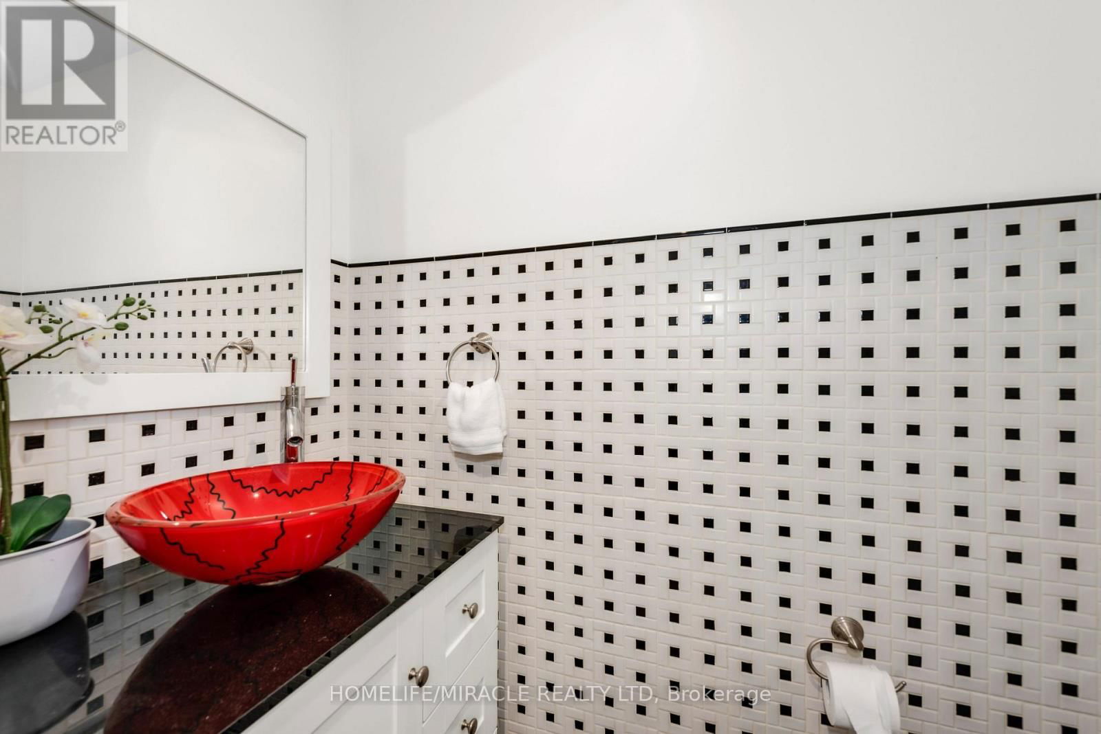 68 CARRIE CRESCENT Image 36