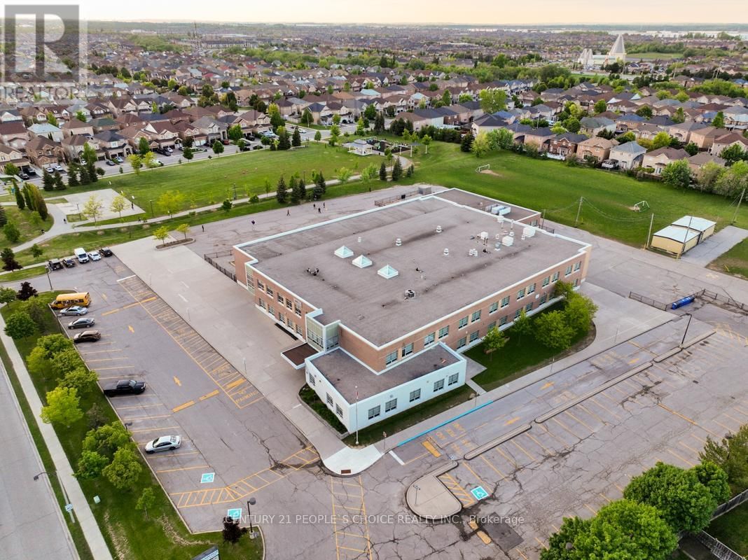 67 GALLUCCI CRESCENT Image 36