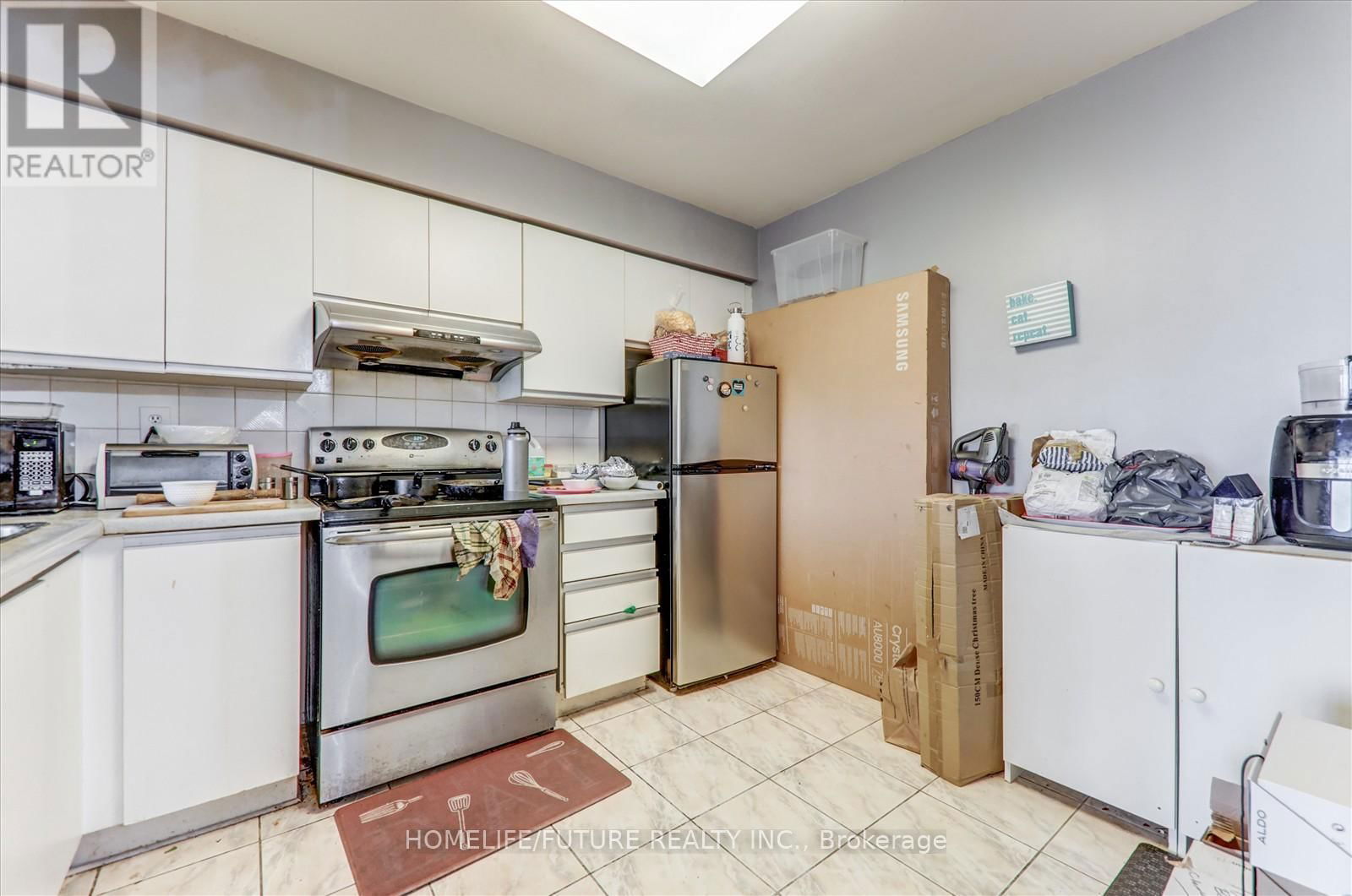 1004 - 12 LAURELCREST STREET Image 10