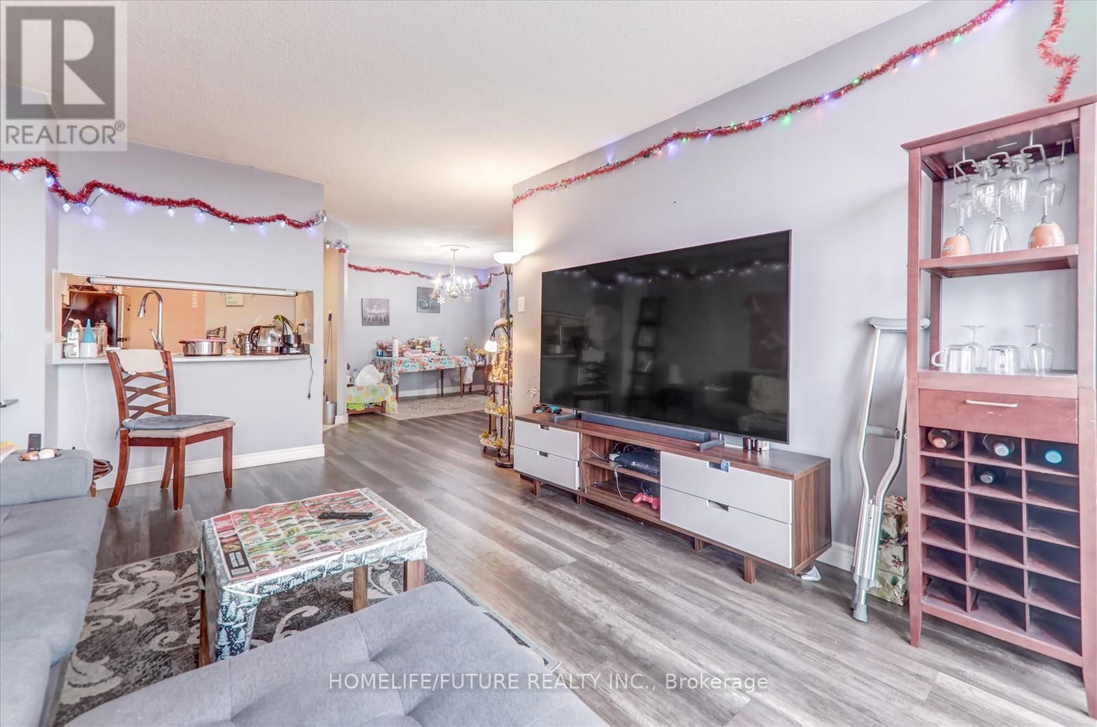 1004 - 12 LAURELCREST STREET Image 15