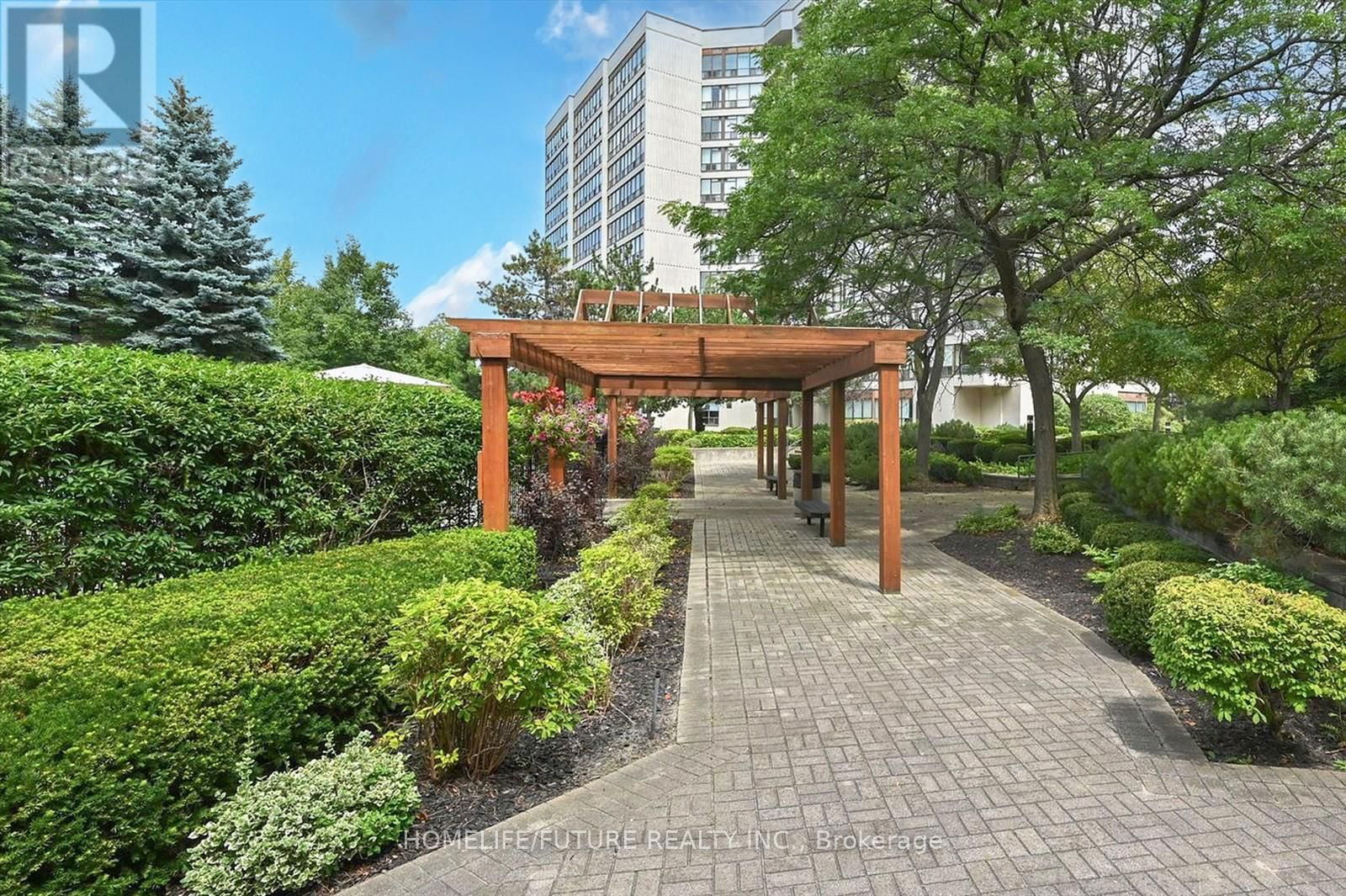 1004 - 12 LAURELCREST STREET Image 25