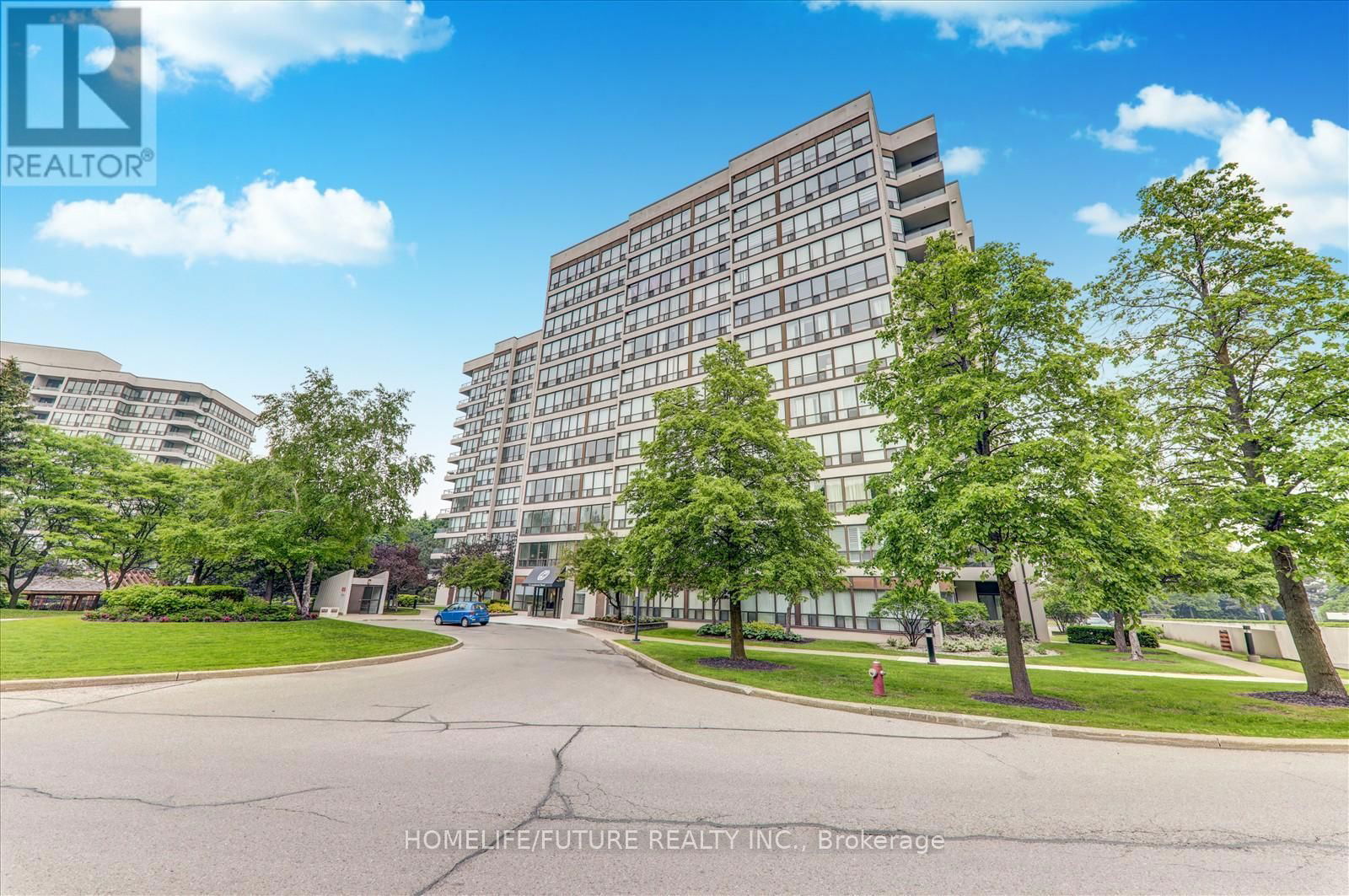 1004 - 12 LAURELCREST STREET Image 3
