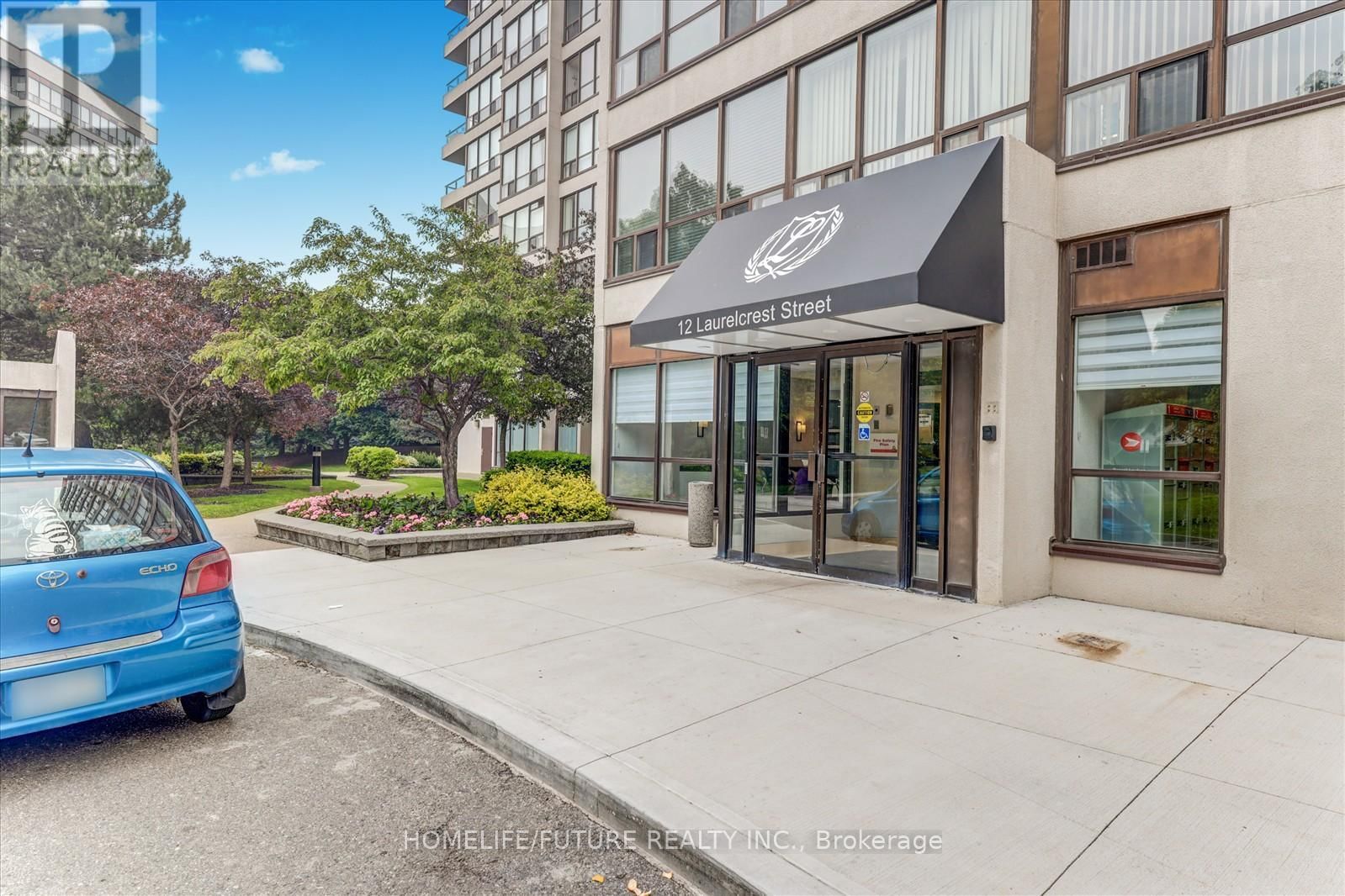 1004 - 12 LAURELCREST STREET Image 4