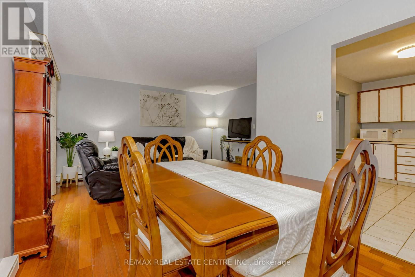 6 - 2701 AQUITAINE AVENUE Image 10