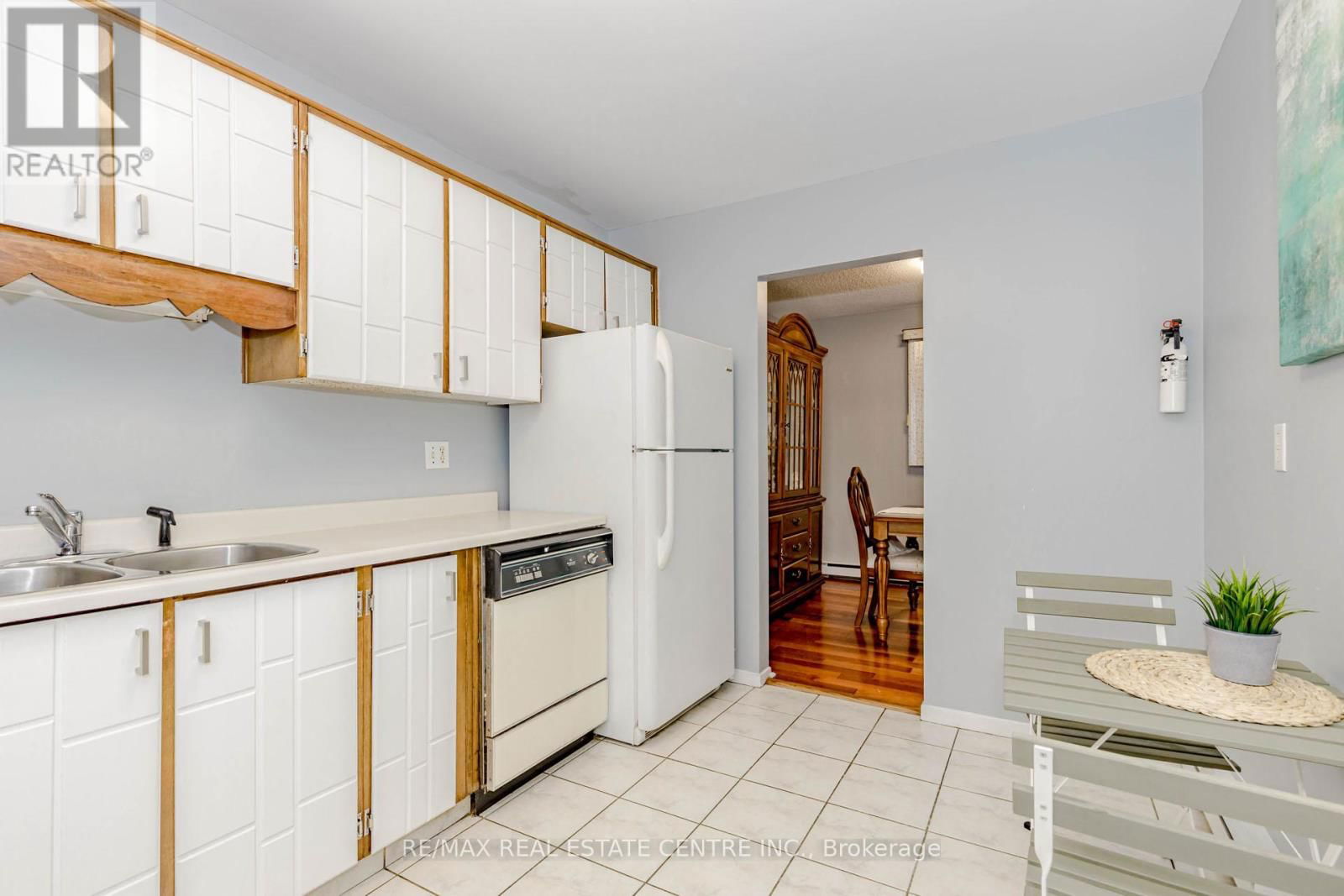 6 - 2701 AQUITAINE AVENUE Image 12