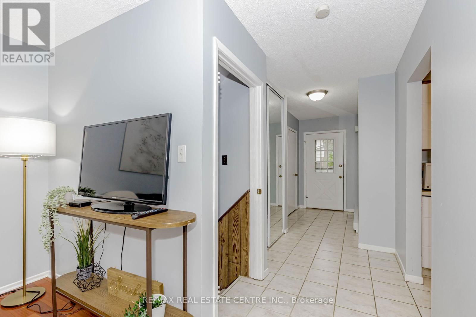 6 - 2701 AQUITAINE AVENUE Image 14