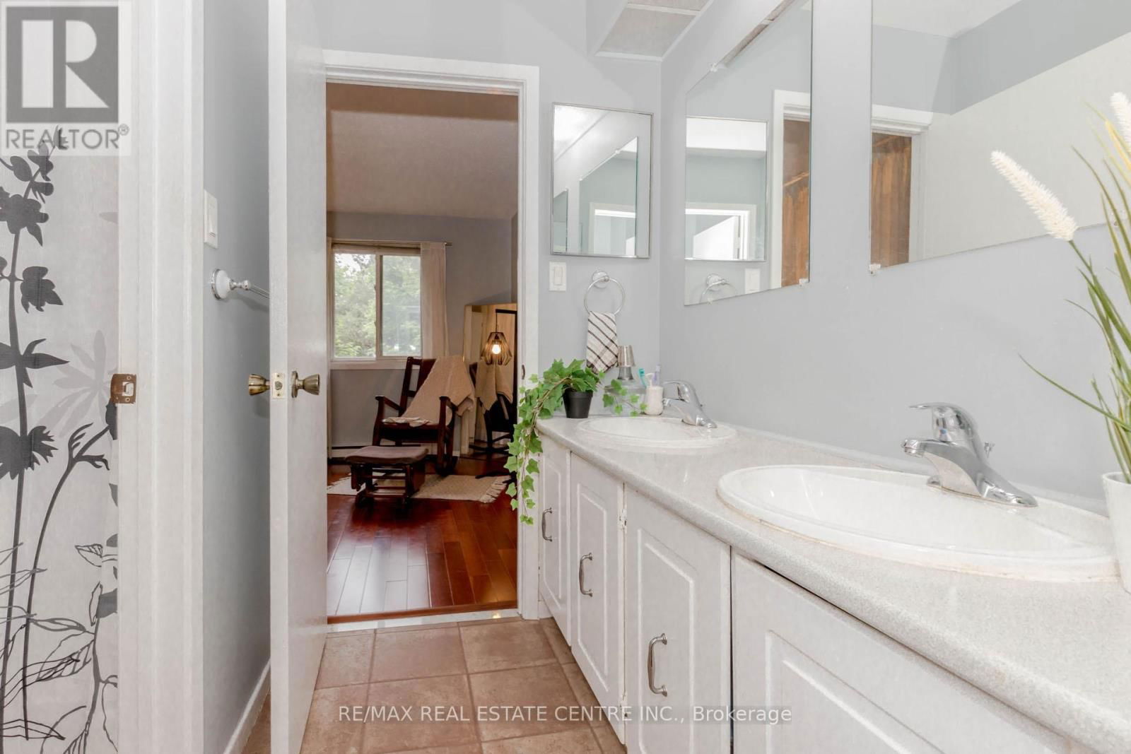 6 - 2701 AQUITAINE AVENUE Image 20