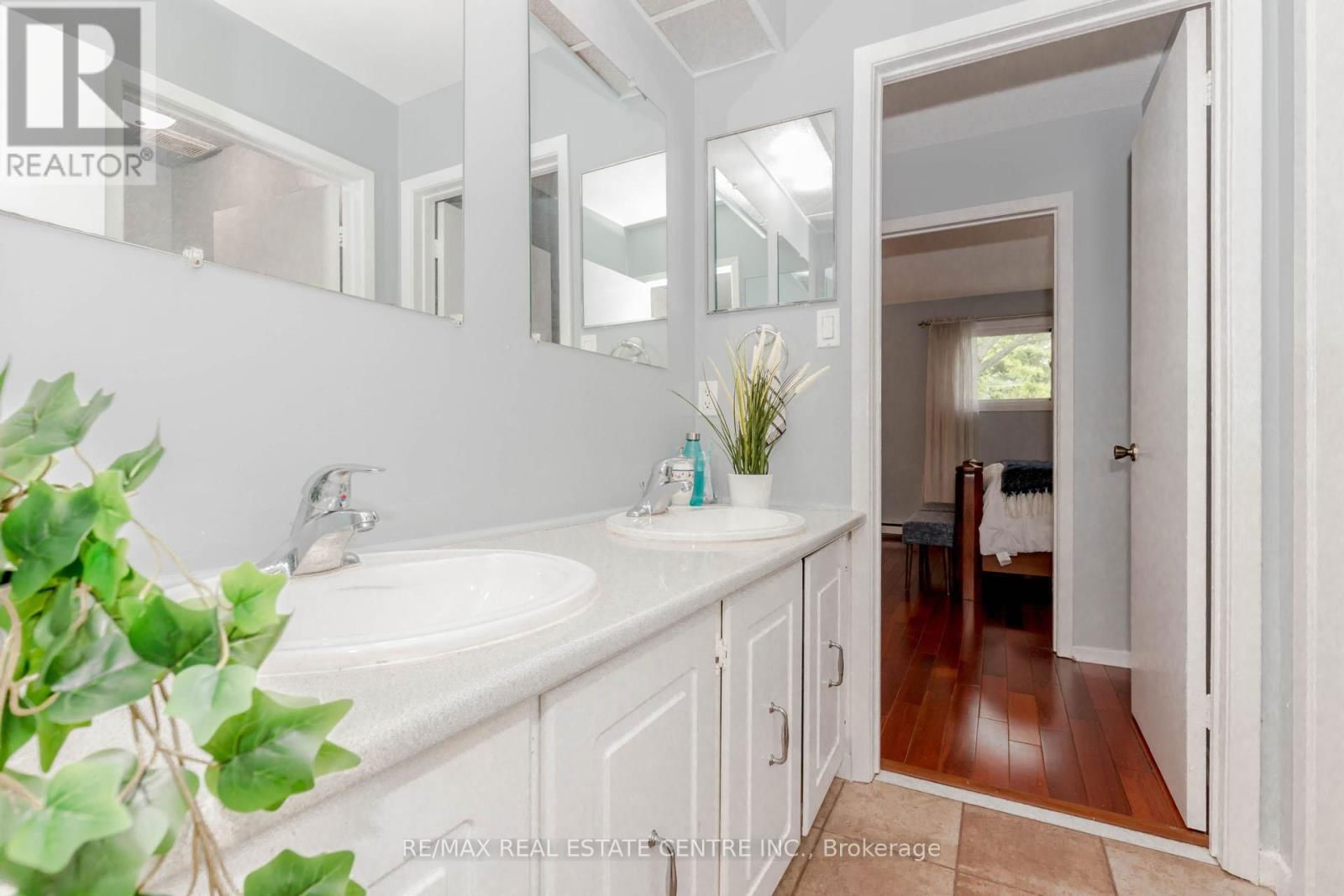 6 - 2701 AQUITAINE AVENUE Image 21