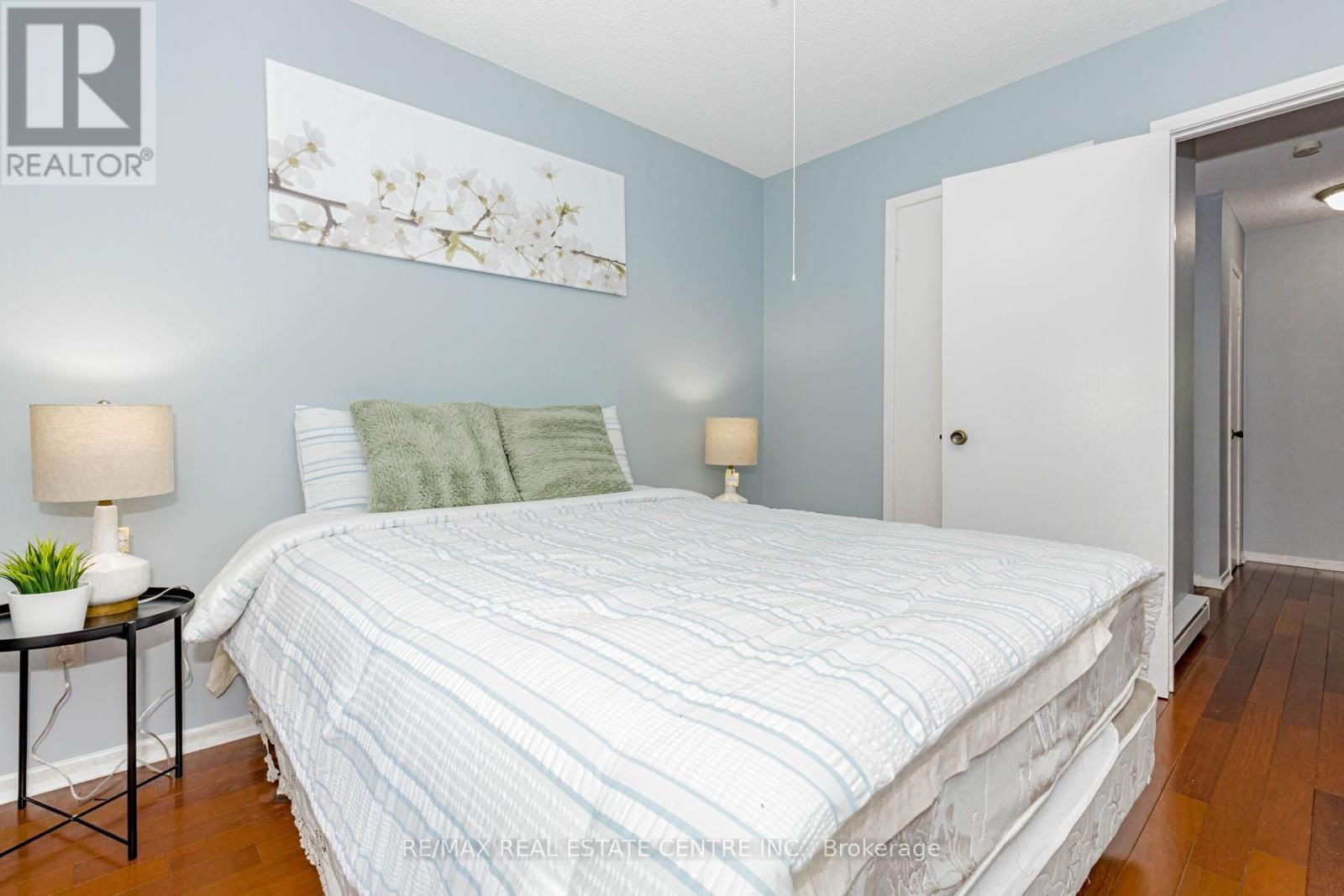 6 - 2701 AQUITAINE AVENUE Image 27
