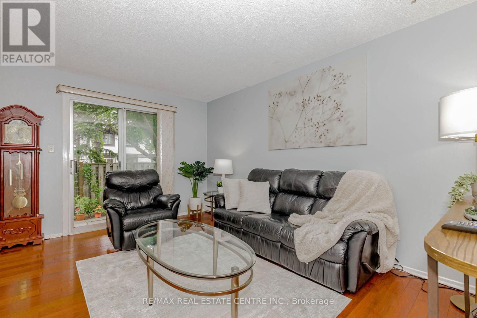 6 - 2701 AQUITAINE AVENUE Image 5