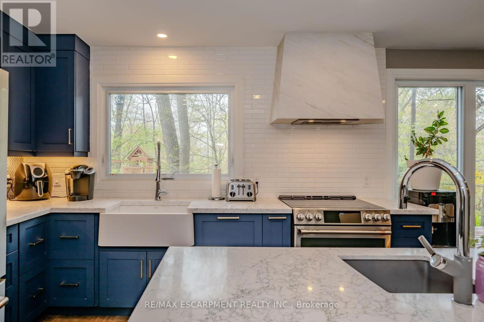 260 LINWOOD CRESCENT Image 11