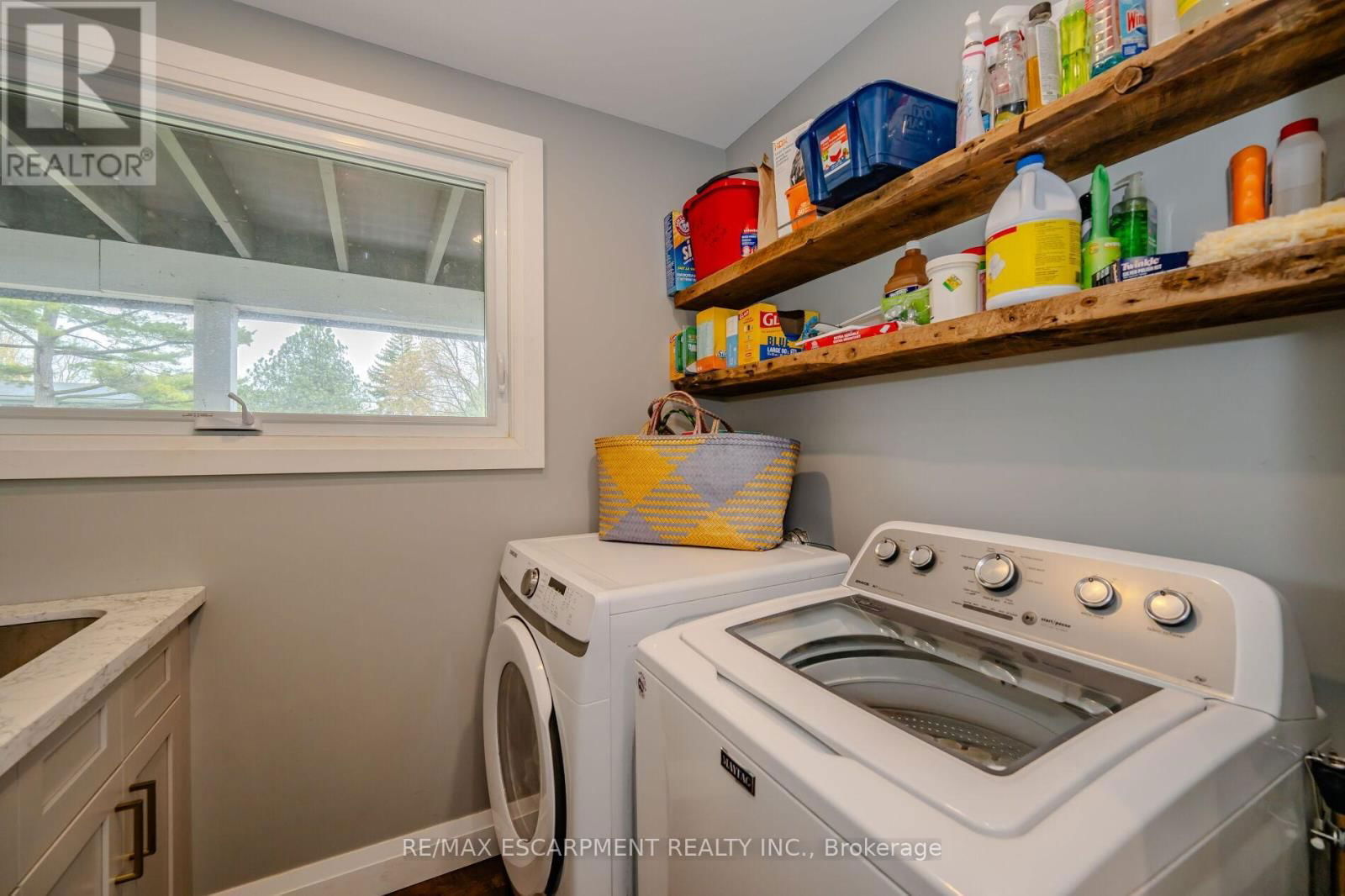 260 LINWOOD CRESCENT Image 26