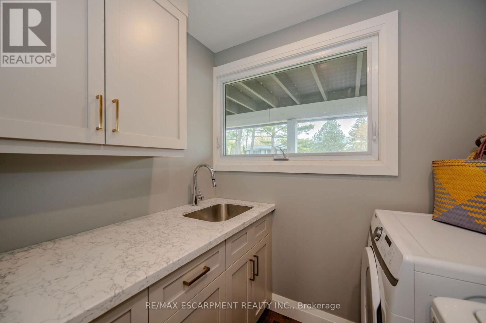 260 LINWOOD CRESCENT Image 27
