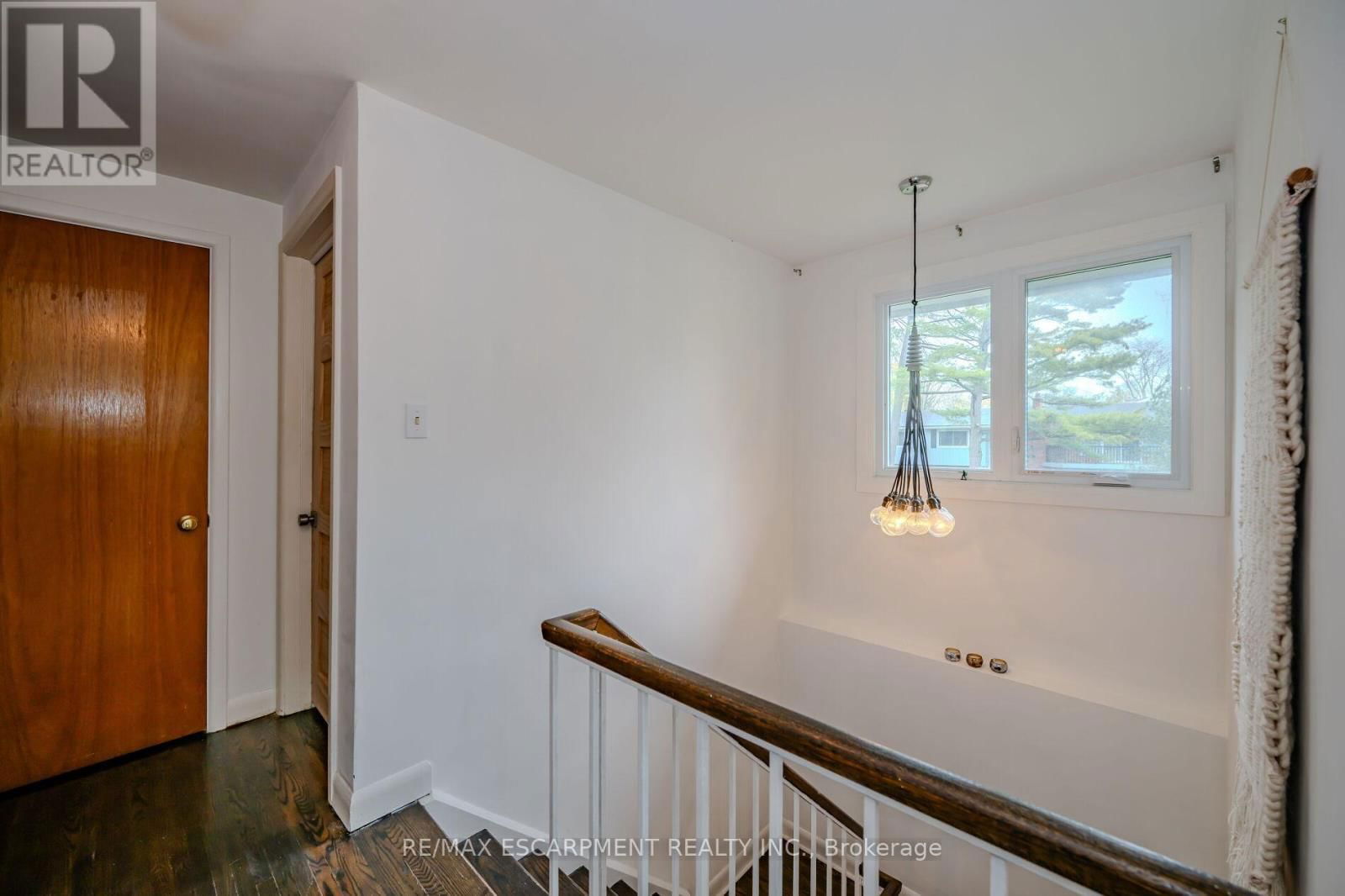 260 LINWOOD CRESCENT Image 30